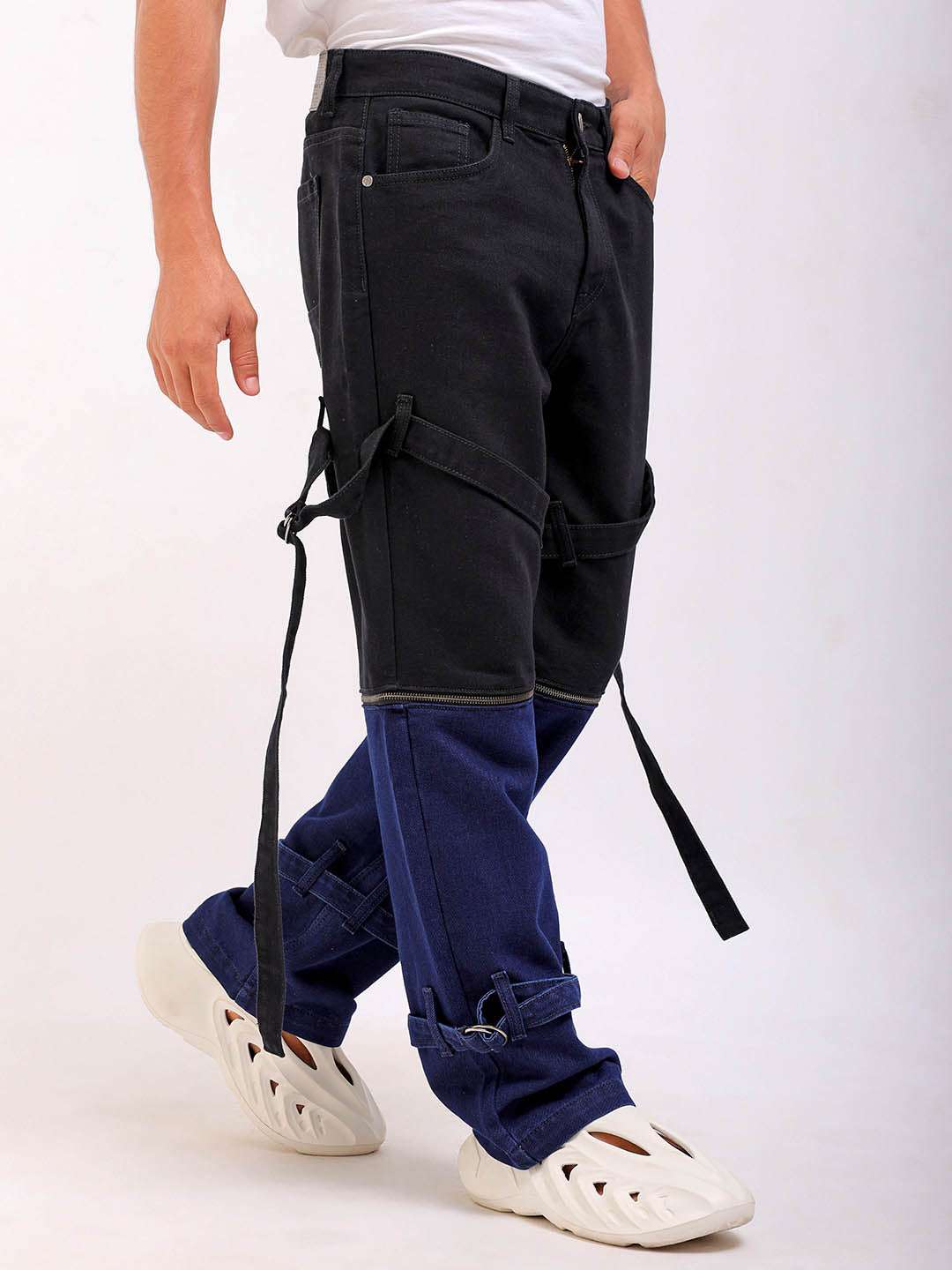 Men's BLACK & BLUE Relaxed Fit Colourblocked Utility Jeans - Image 5