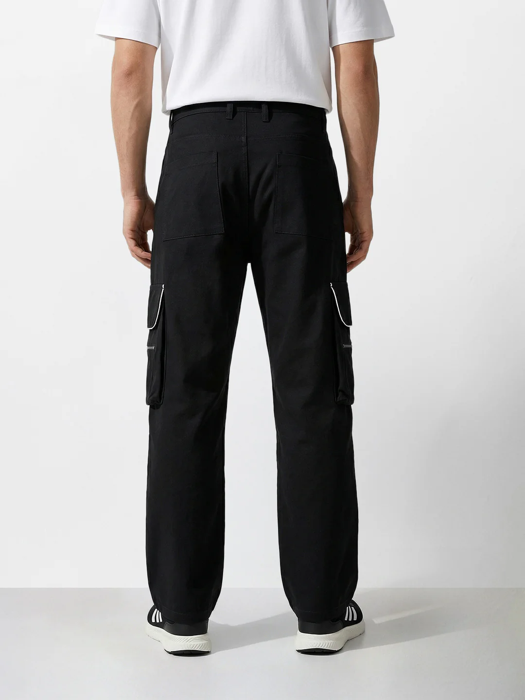 Men's Black Loose Fit Solid Utility Cargo - Image 4