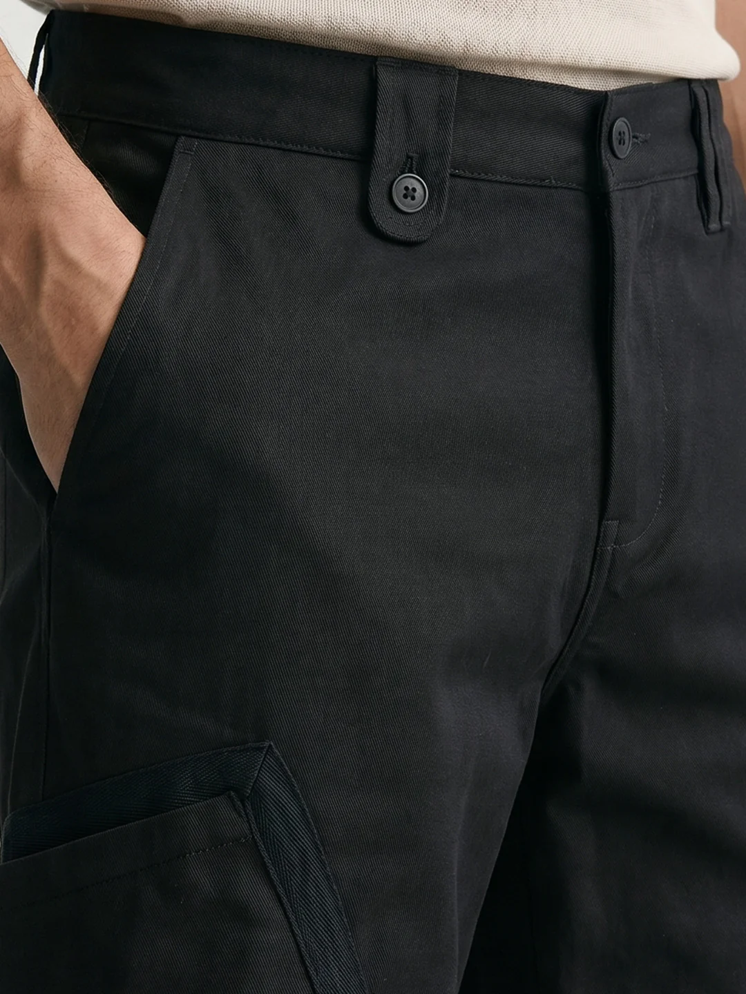Men's Black Loose Fit Textured Utility Cargo - Image 4