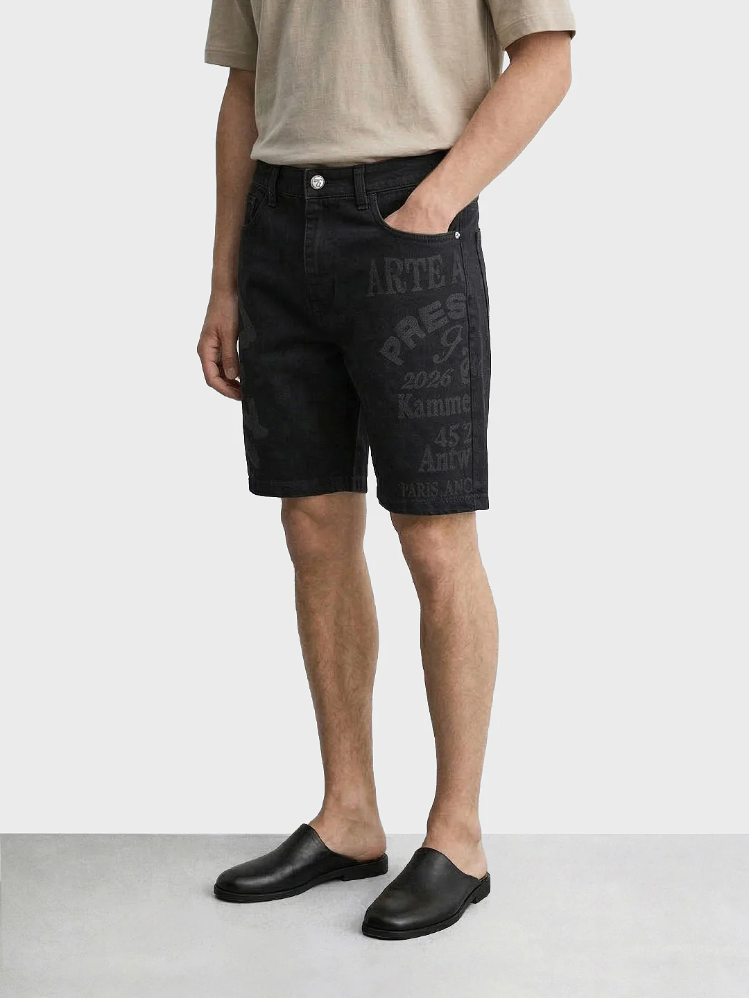 Men's Black Regular Fit Printed Retro Wear Shorts - Image 2