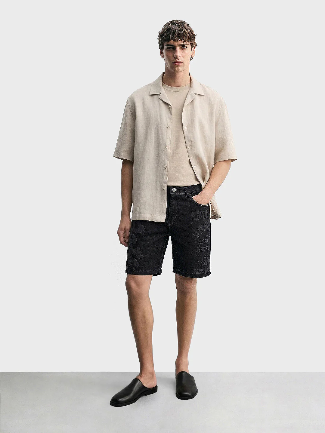 Men's Black Regular Fit Printed Retro Wear Shorts - Image 5