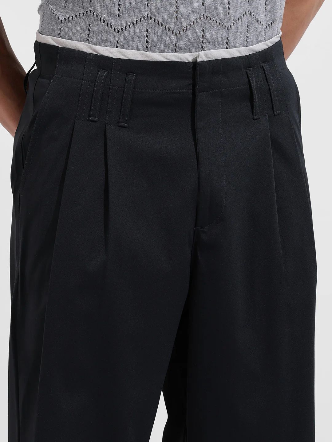 Men's Black Relaxed Fit Casual Solid Trousers - Image 4