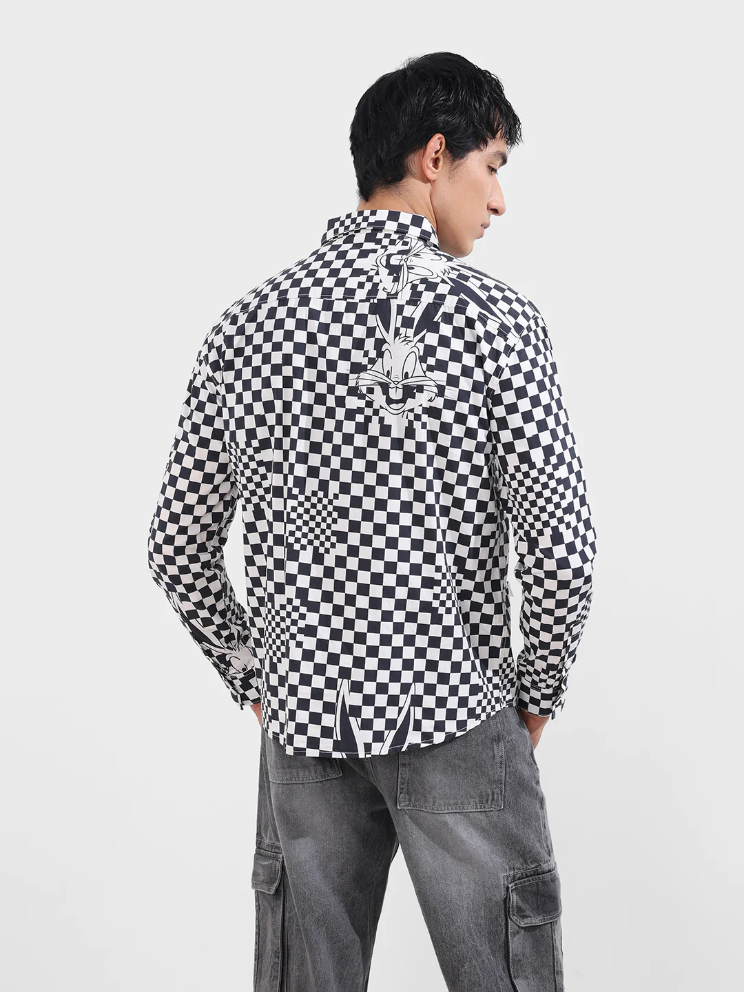 Men's Black Relaxed Fit  Loony Tunes Character Shirt - Image 5