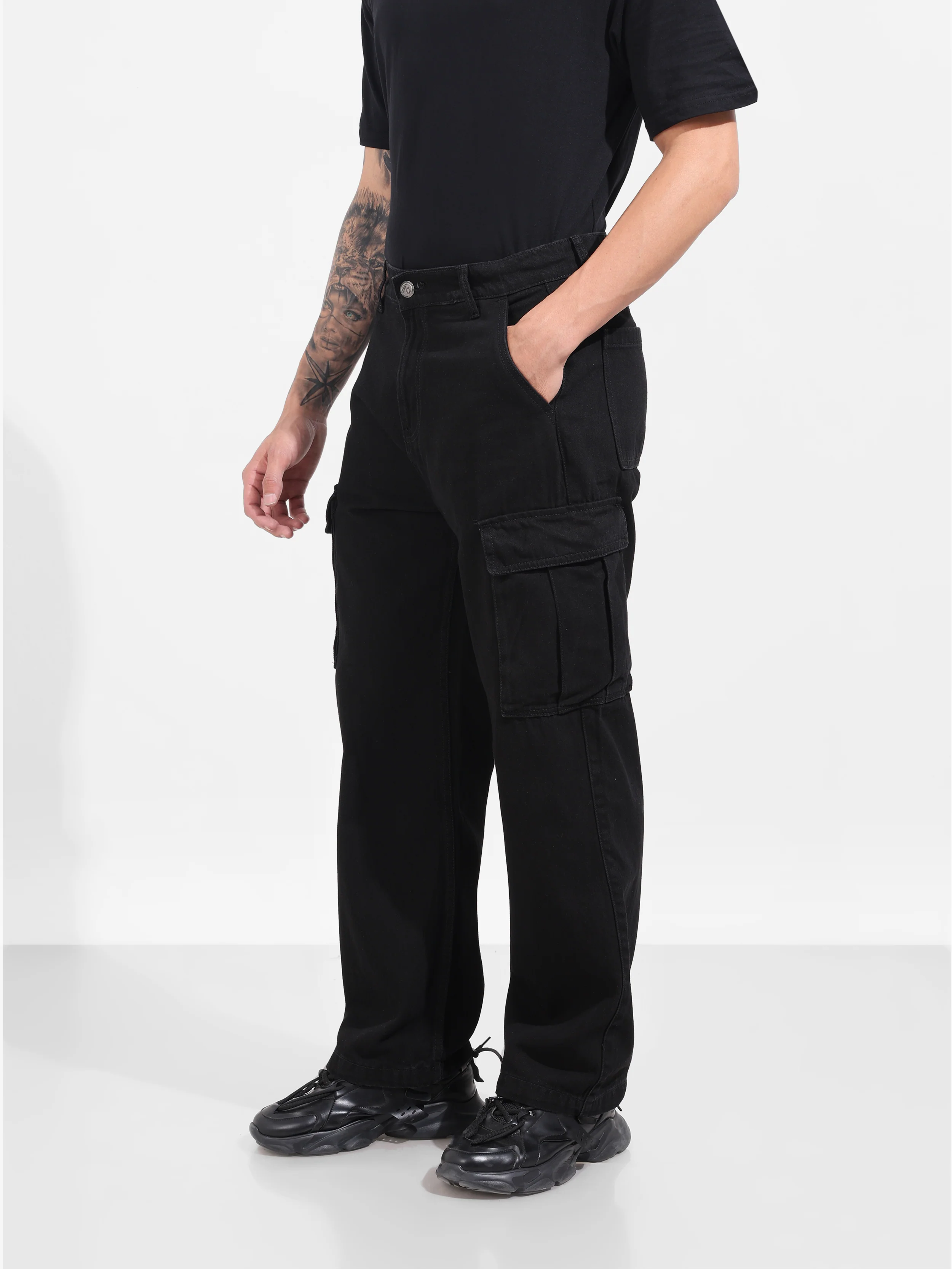 Men's Black Relaxed Fit Solid Casual Jeans - Image 3