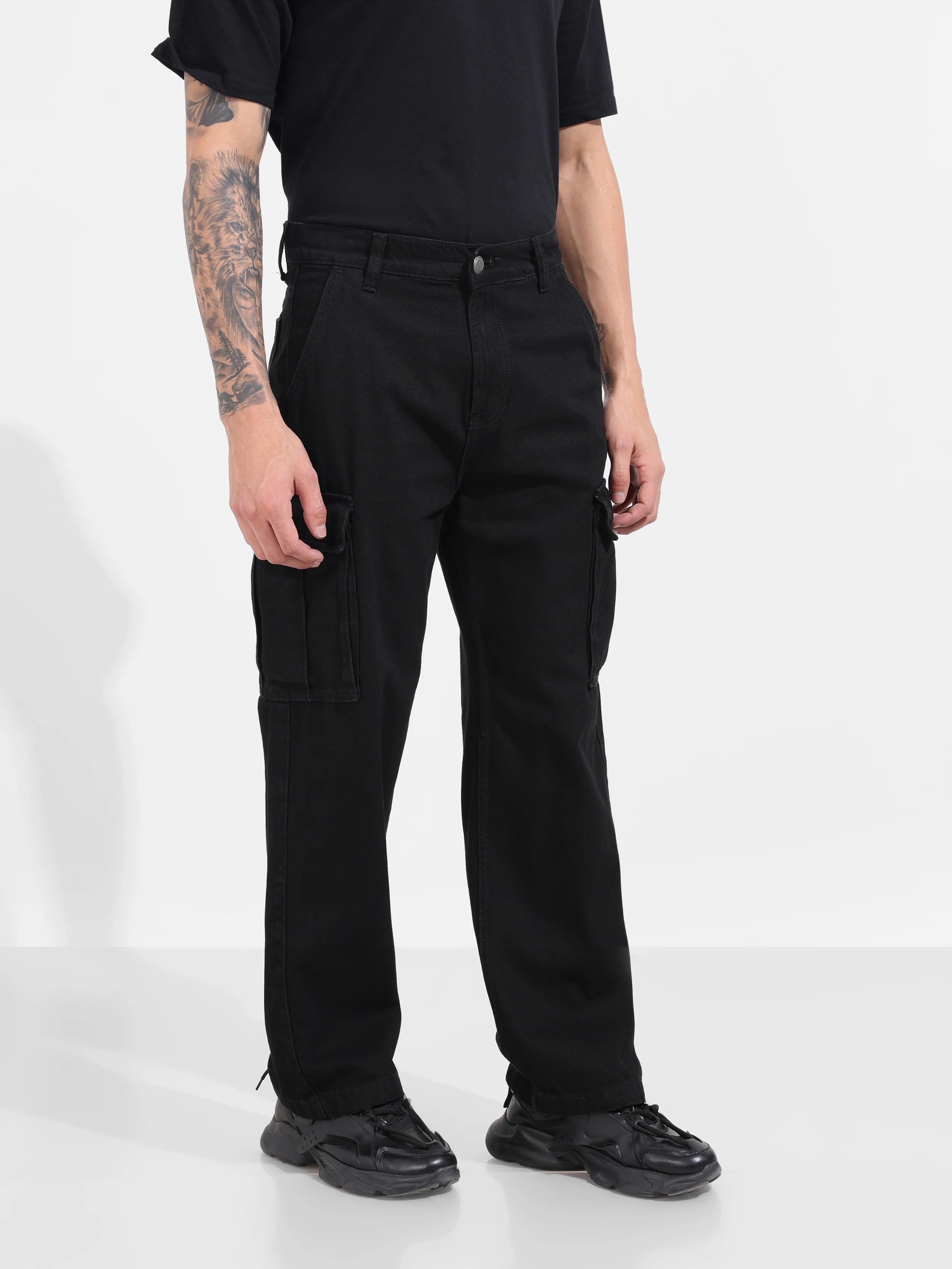 Men's Black Relaxed Fit Solid Casual Jeans - Image 4