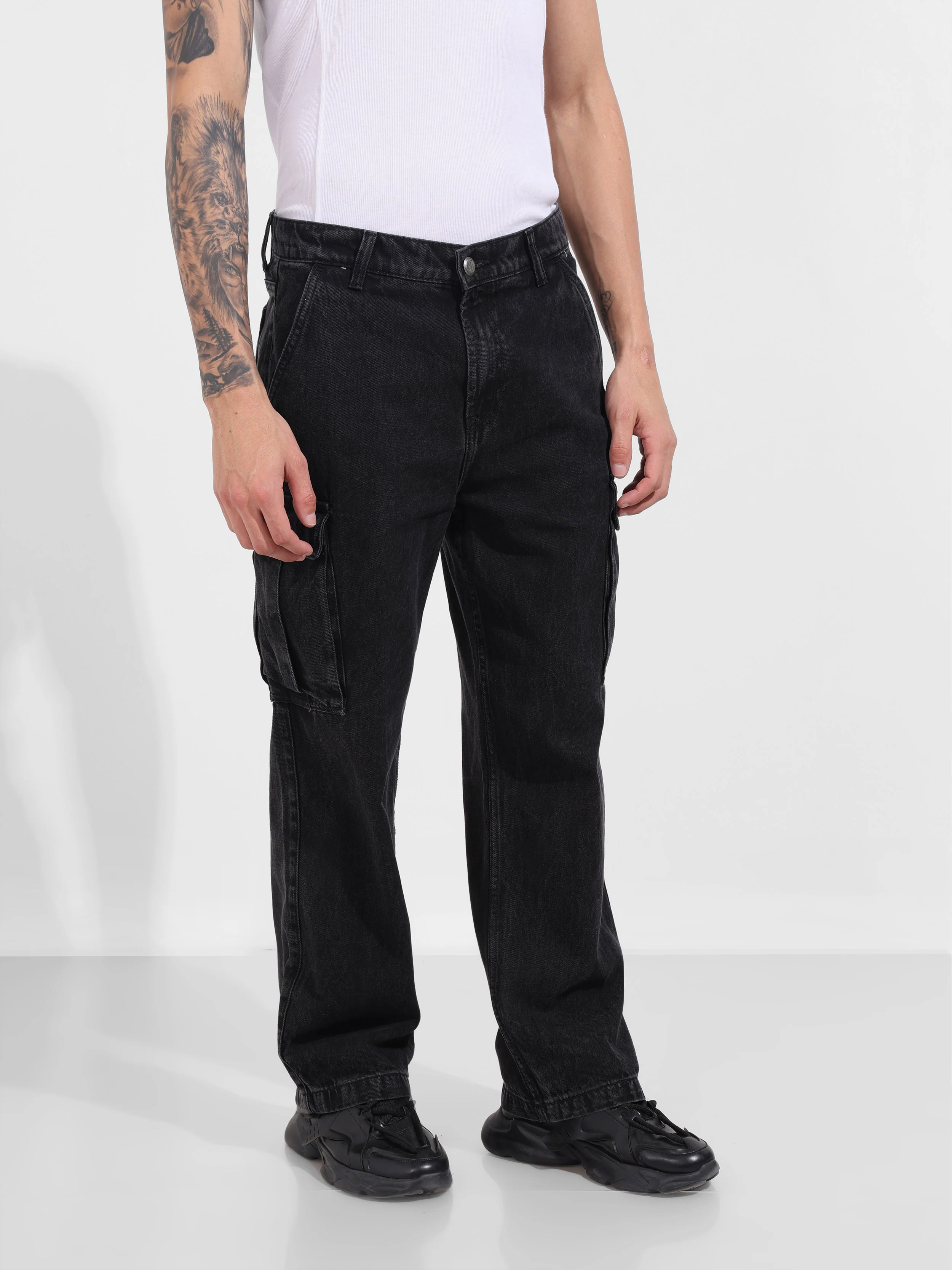 Men's Black Relaxed Fit Solid Casual Jeans - Image 4