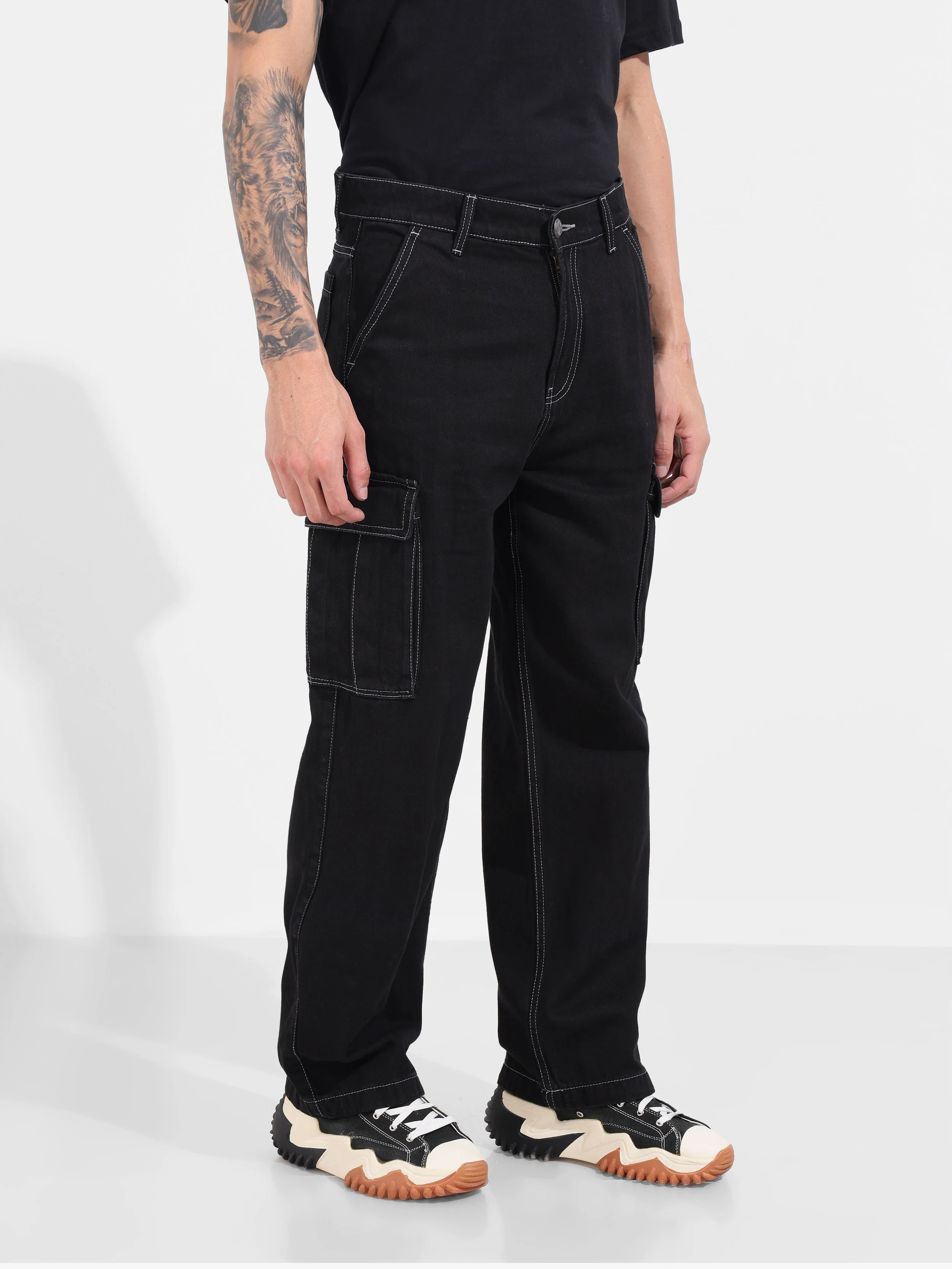 Men's Black Relaxed Fit Solid Casual Jeans - Image 4