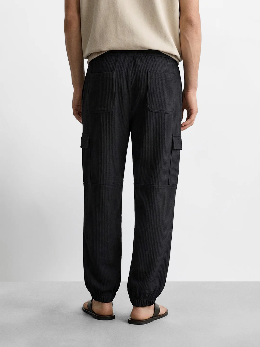 Men's Black Relaxed Fit Solid Casual Joggers - Image 4