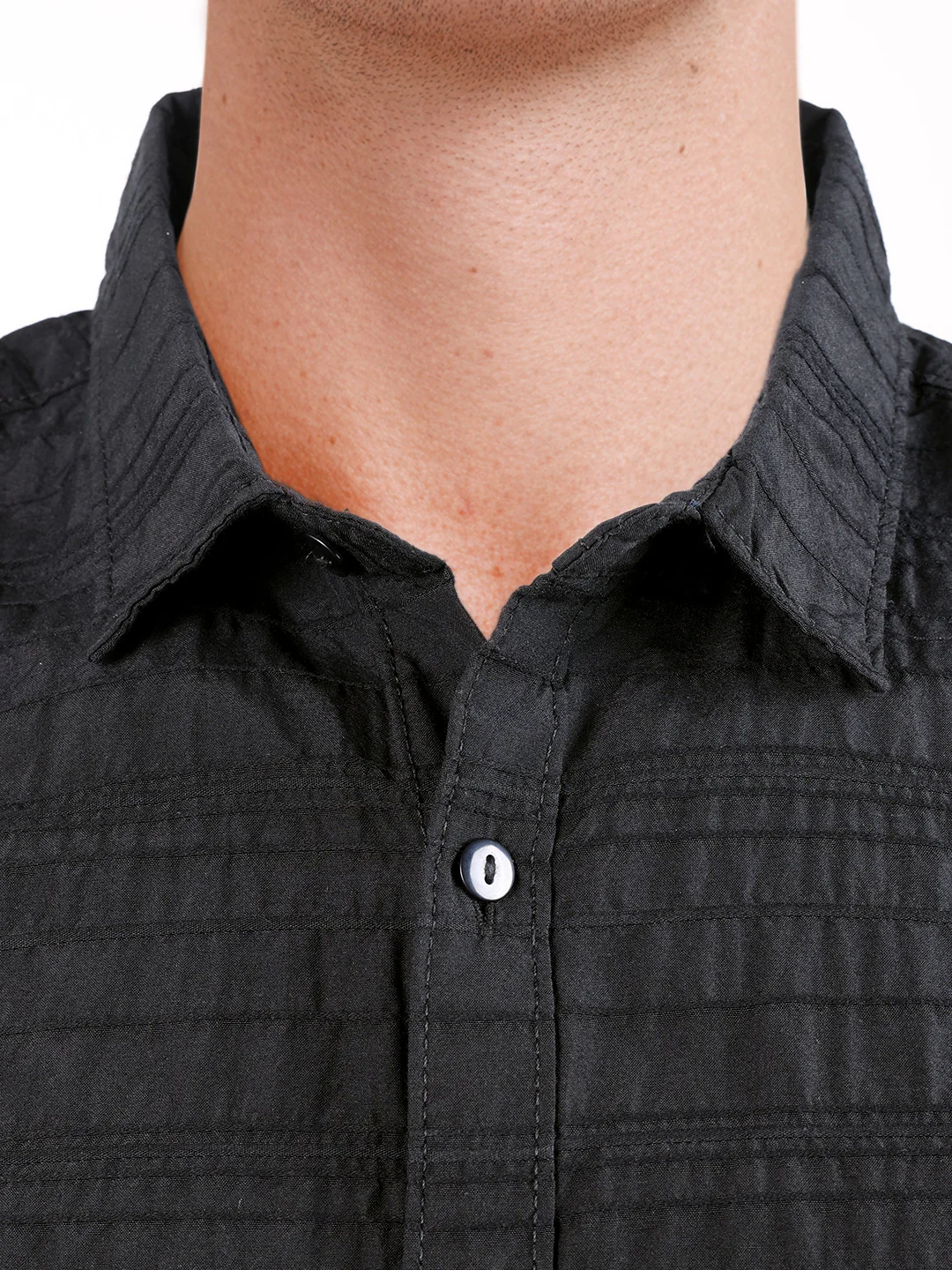 Men's Black Relaxed Fit Solid Casual Shirt - Image 3