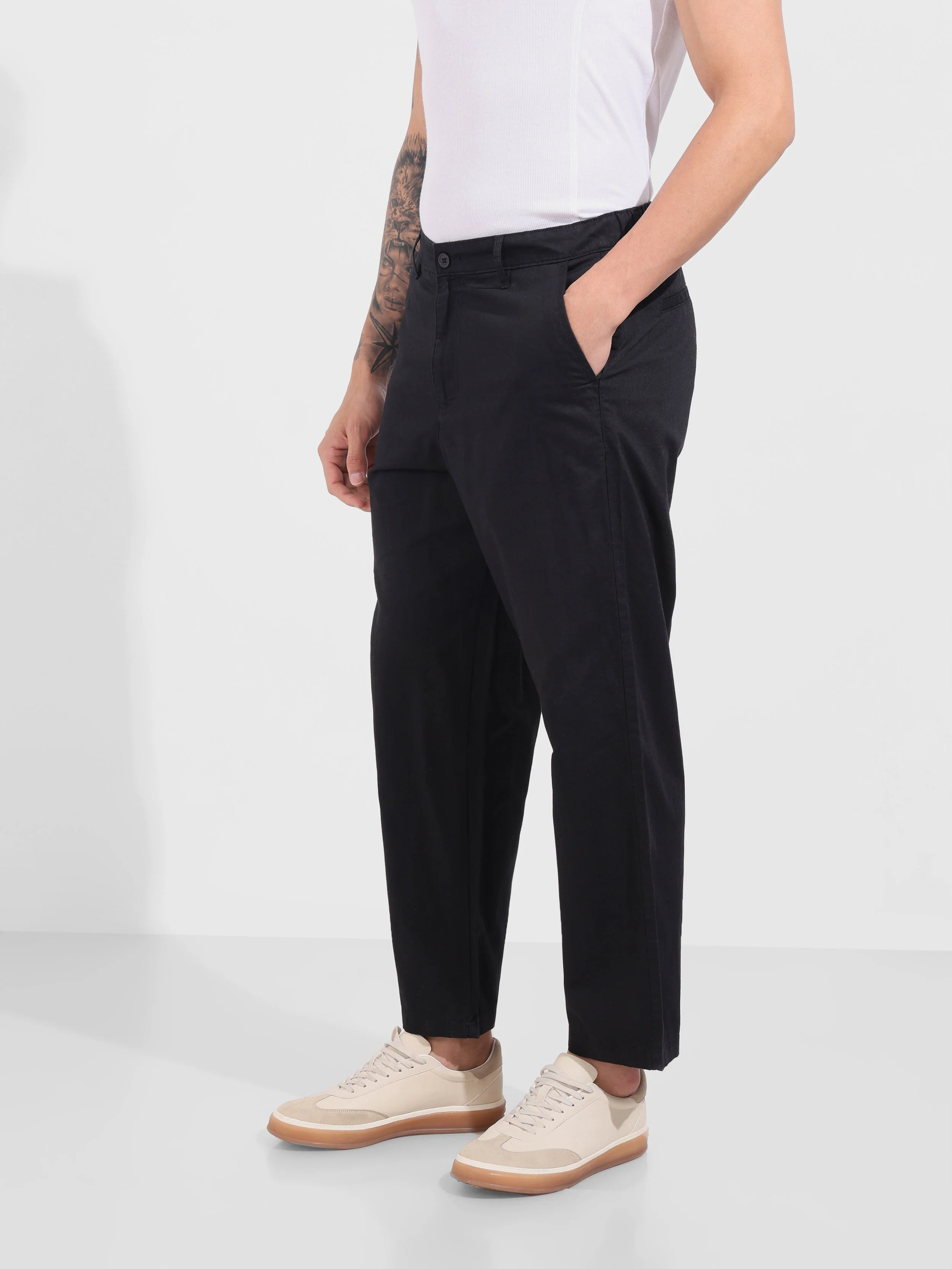Men's Black Relaxed Fit Solid Casual Trousers - Image 3