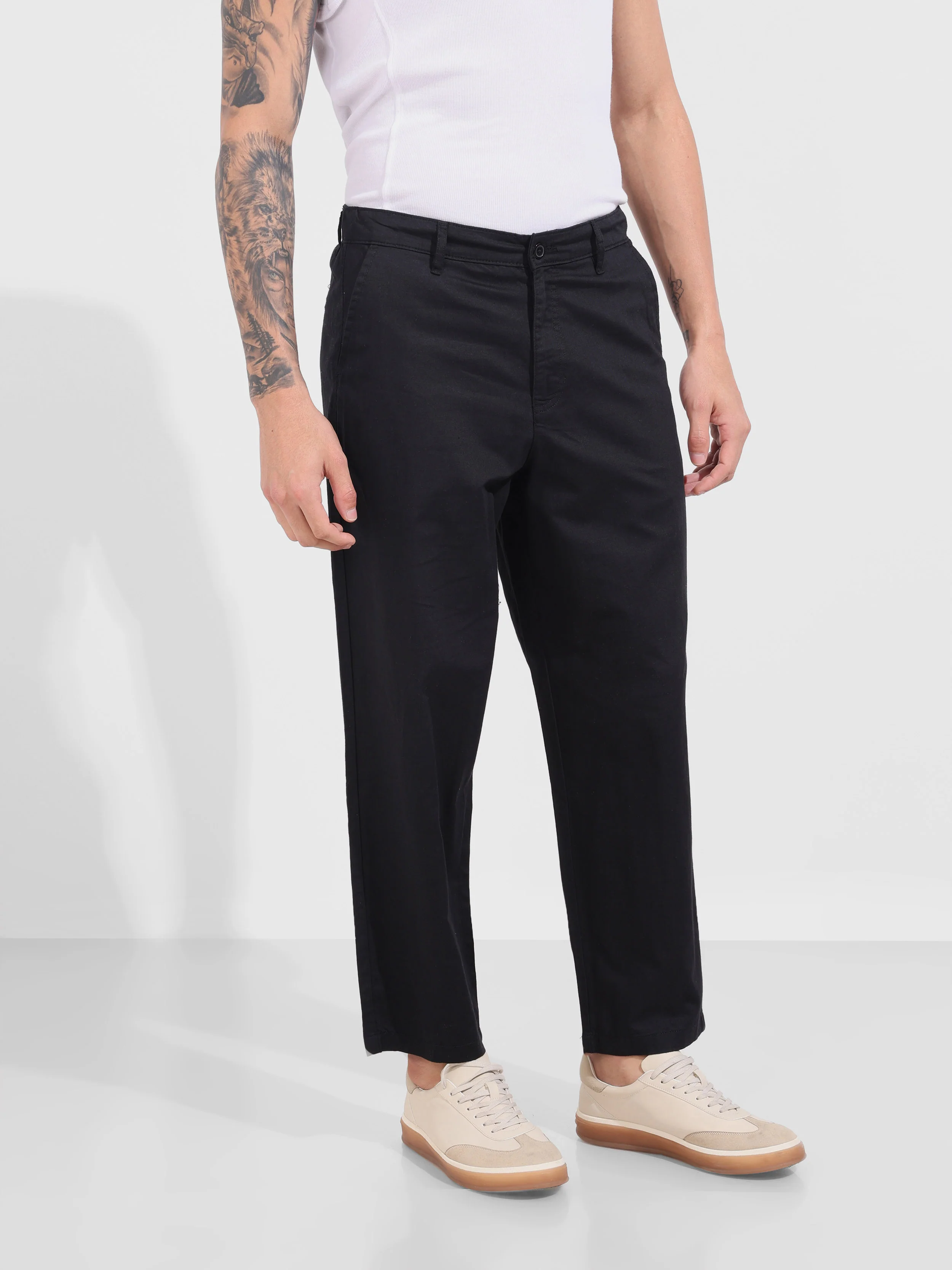 Men's Black Relaxed Fit Solid Casual Trousers - Image 4