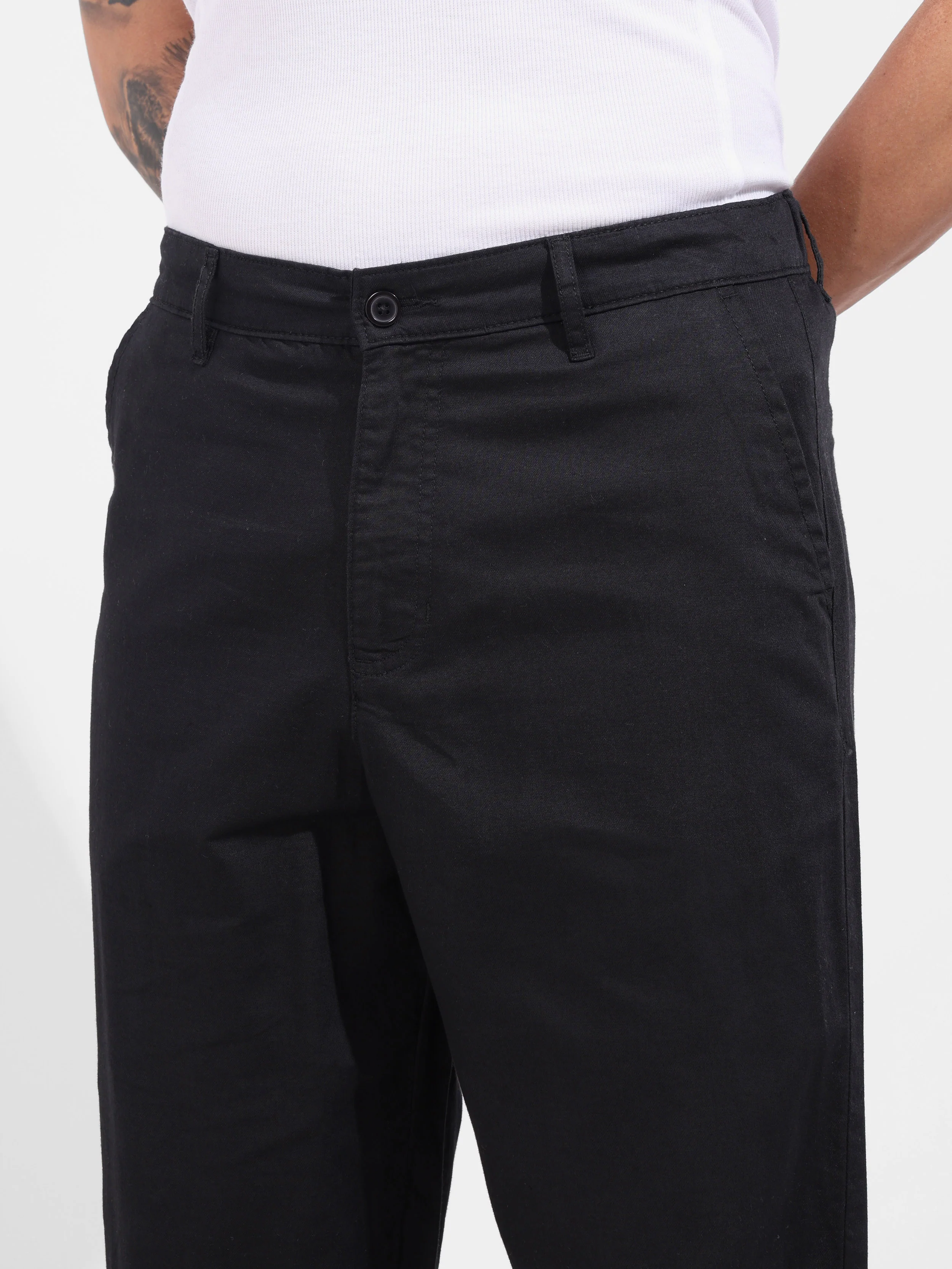 Men's Black Relaxed Fit Solid Casual Trousers - Image 5