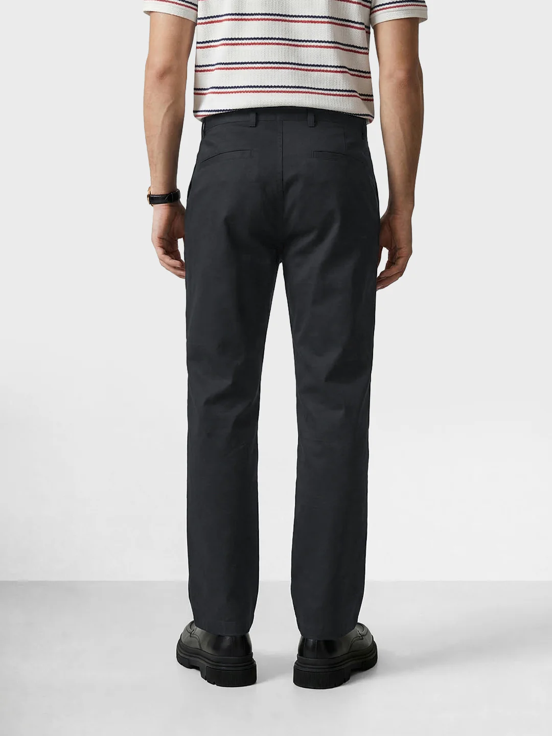 Men's Black Relaxed Fit Solid Casual Trousers - Image 4