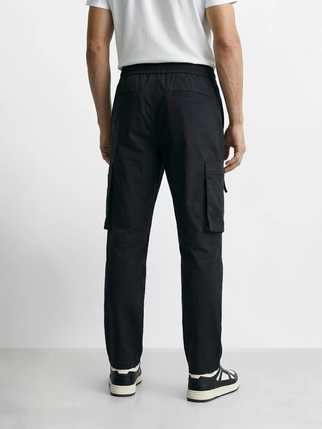 Men's Black Relaxed Fit Solid Utility Cargo - Image 4