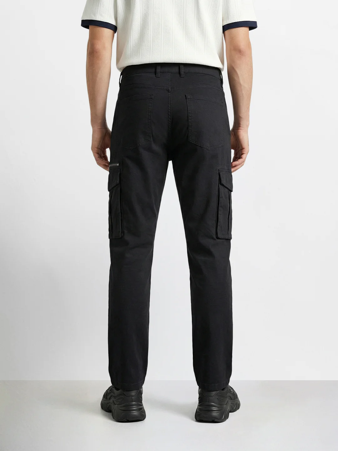 Men's Black Relaxed Fit Solid Utility Cargo - Image 4