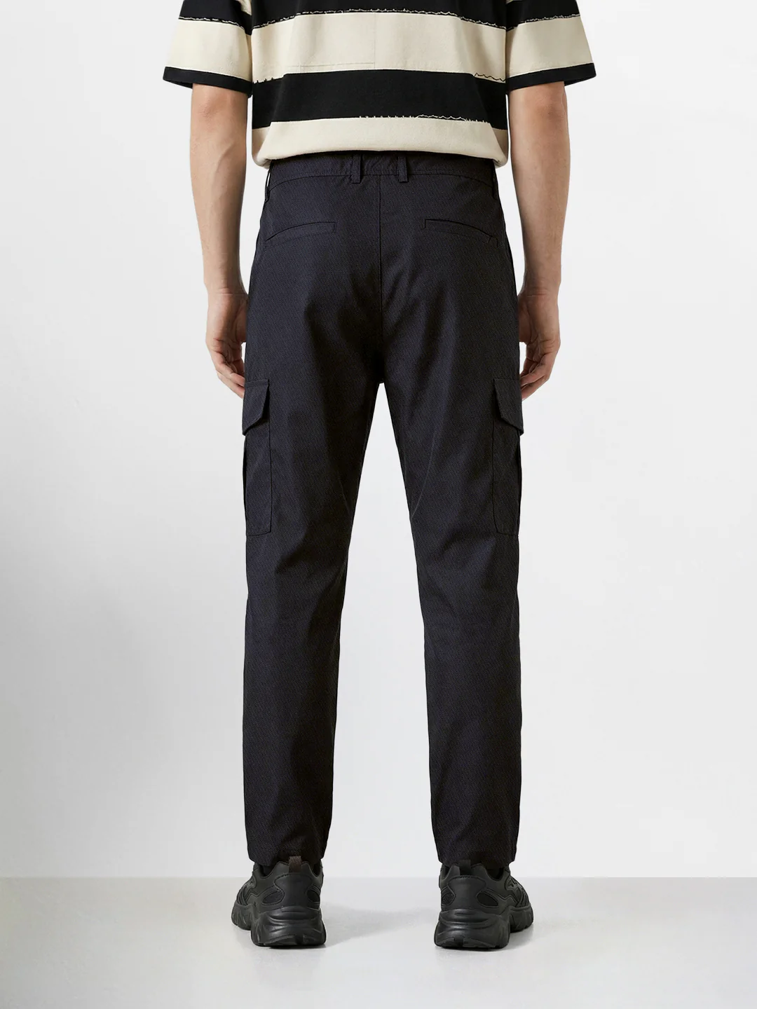Men's Black Relaxed Fit Solid Utility Joggers - Image 4