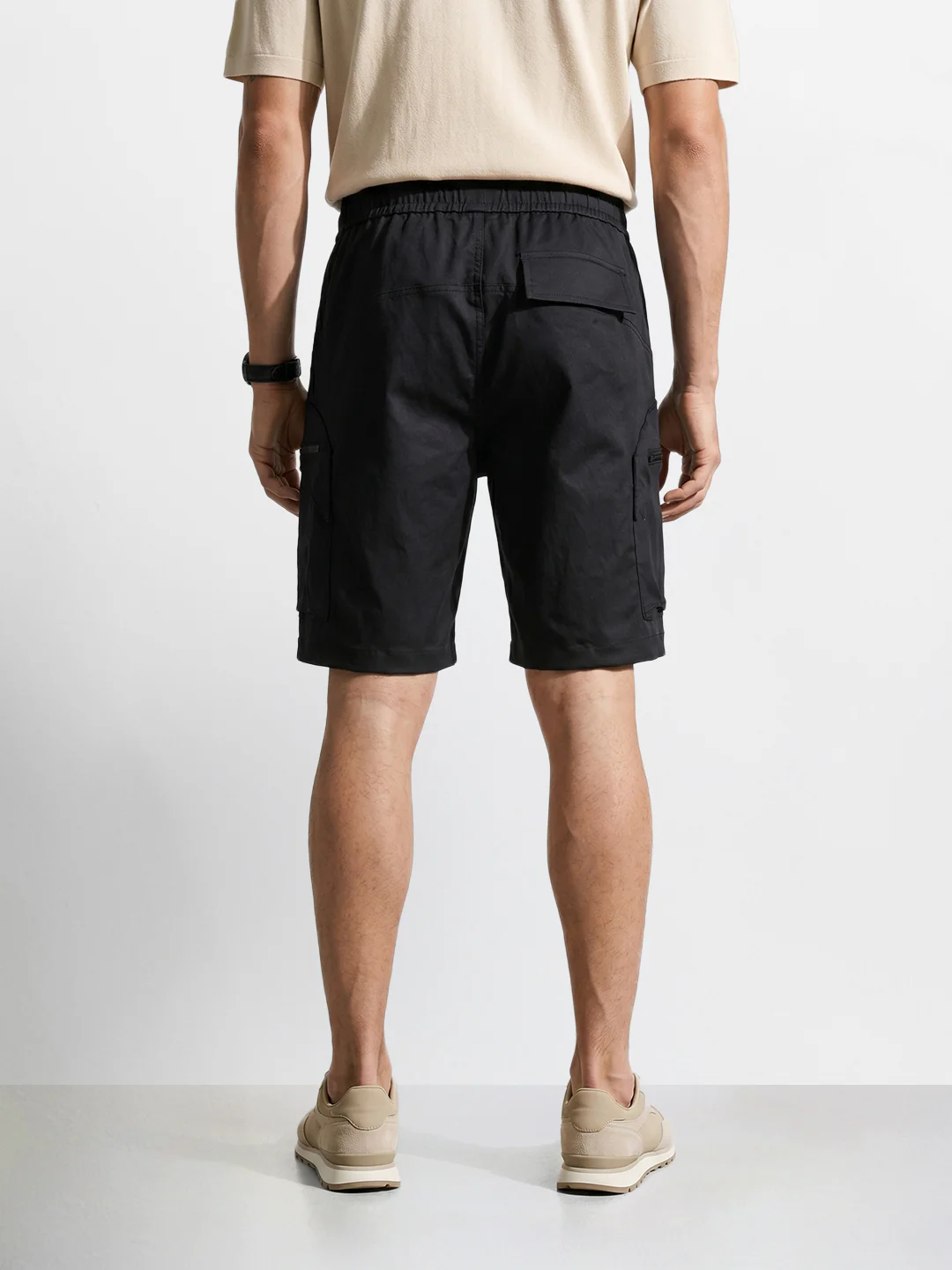 Men's Black Relaxed Fit Solid Utility Shorts - Image 4
