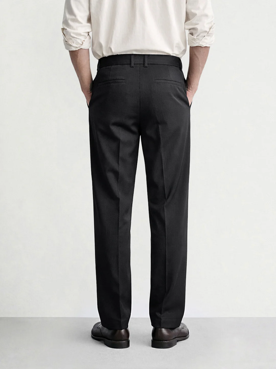 Men's Black Relaxed Fit Solid Utility Trousers - Image 2