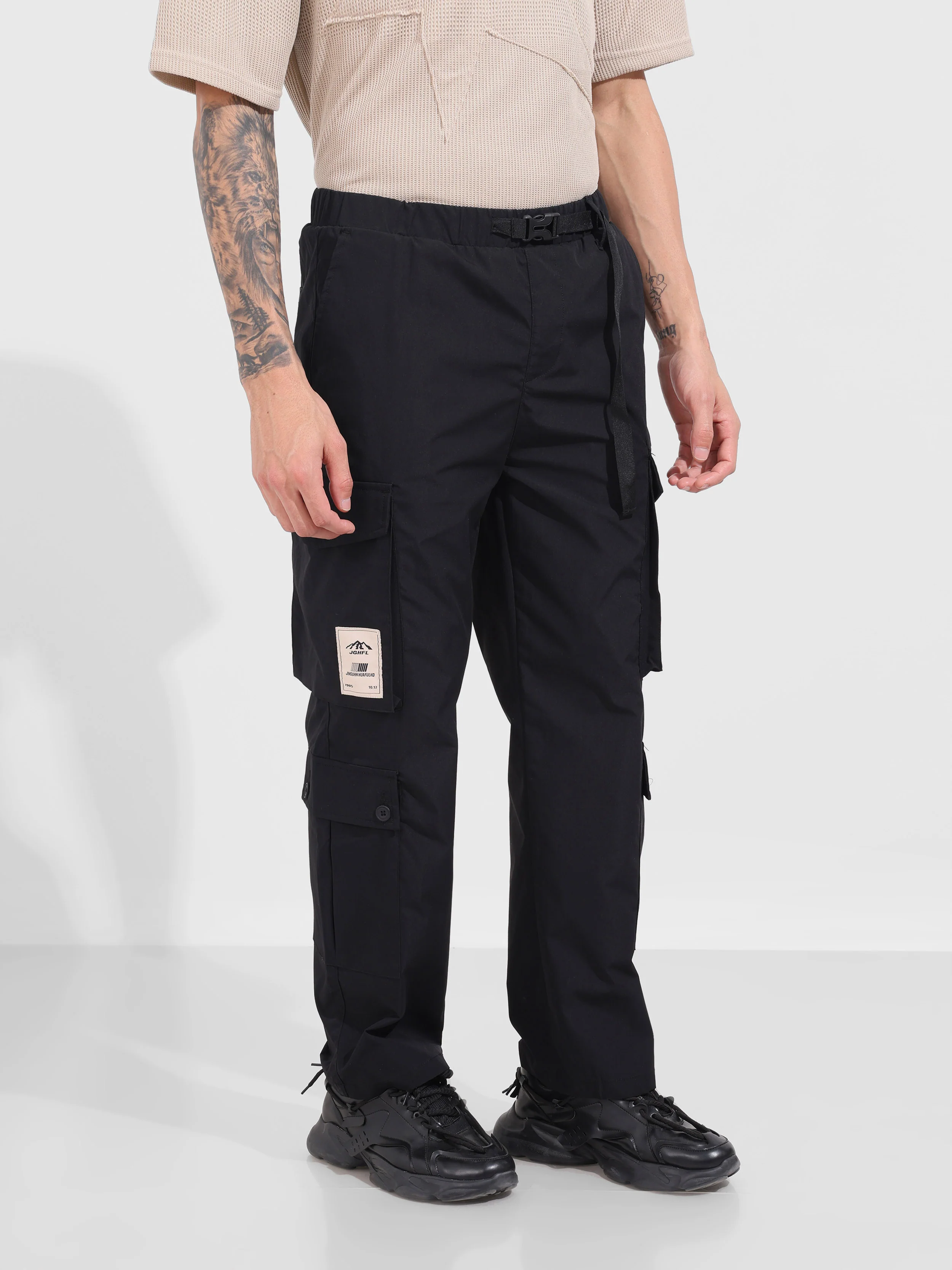 Men's Black Relaxed Fit Textured Utility Cargo - Image 4