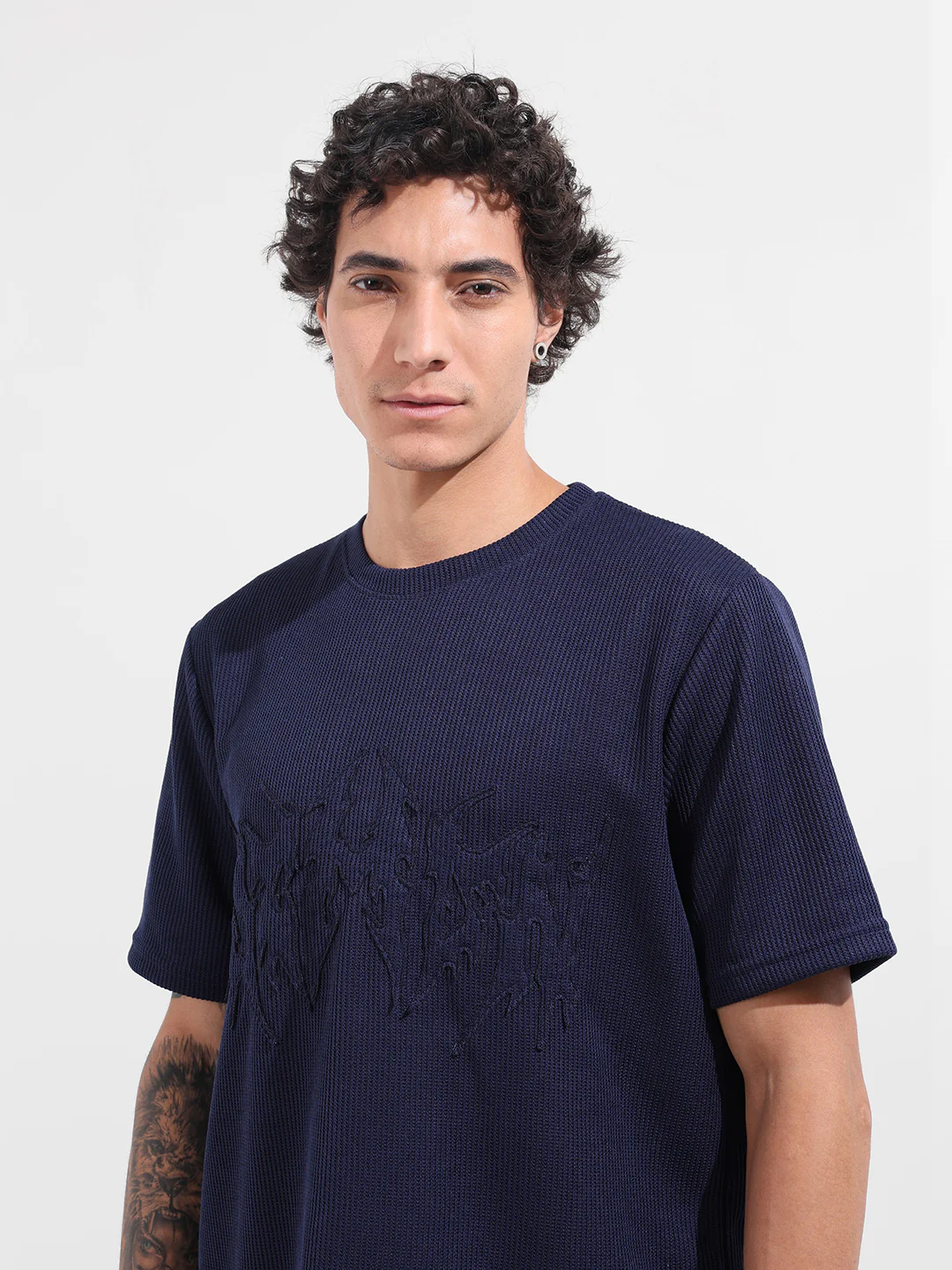 Men's Blue Boxy Fit Textured Casual T-Shirt - Image 4