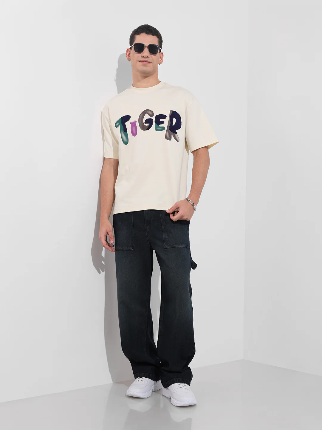 Men's Blue Relaxed Fit Solid Casual Jeans - Image 2