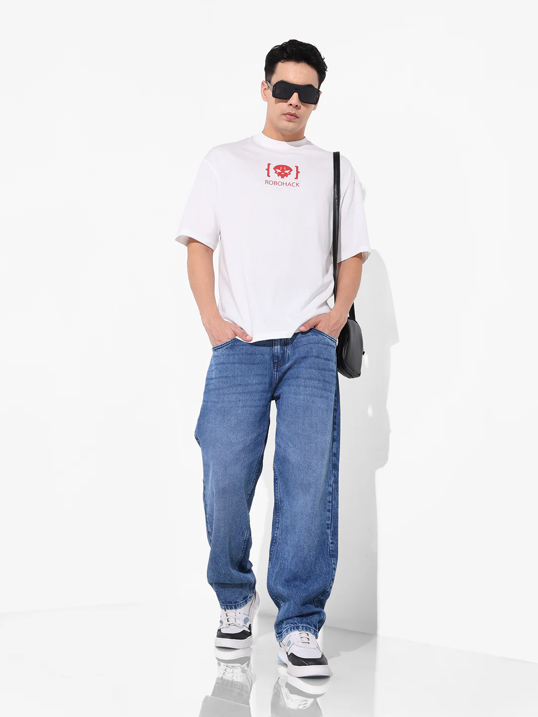 Men's Blue Relaxed Fit Solid Casual Jeans - Image 2