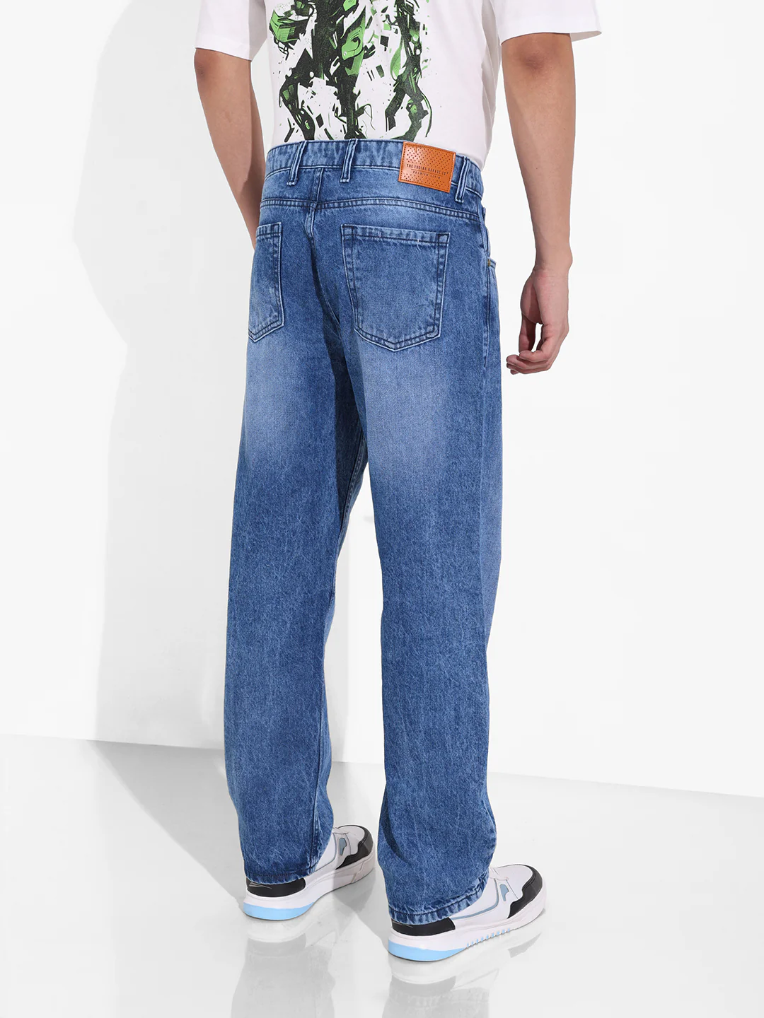 Men's Blue Relaxed Fit Solid Casual Jeans - Image 5