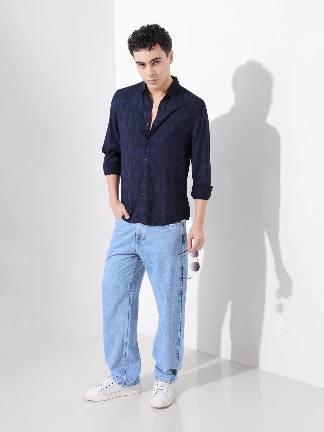 Men's Blue Relaxed Fit Solid Casual Jeans - Image 2