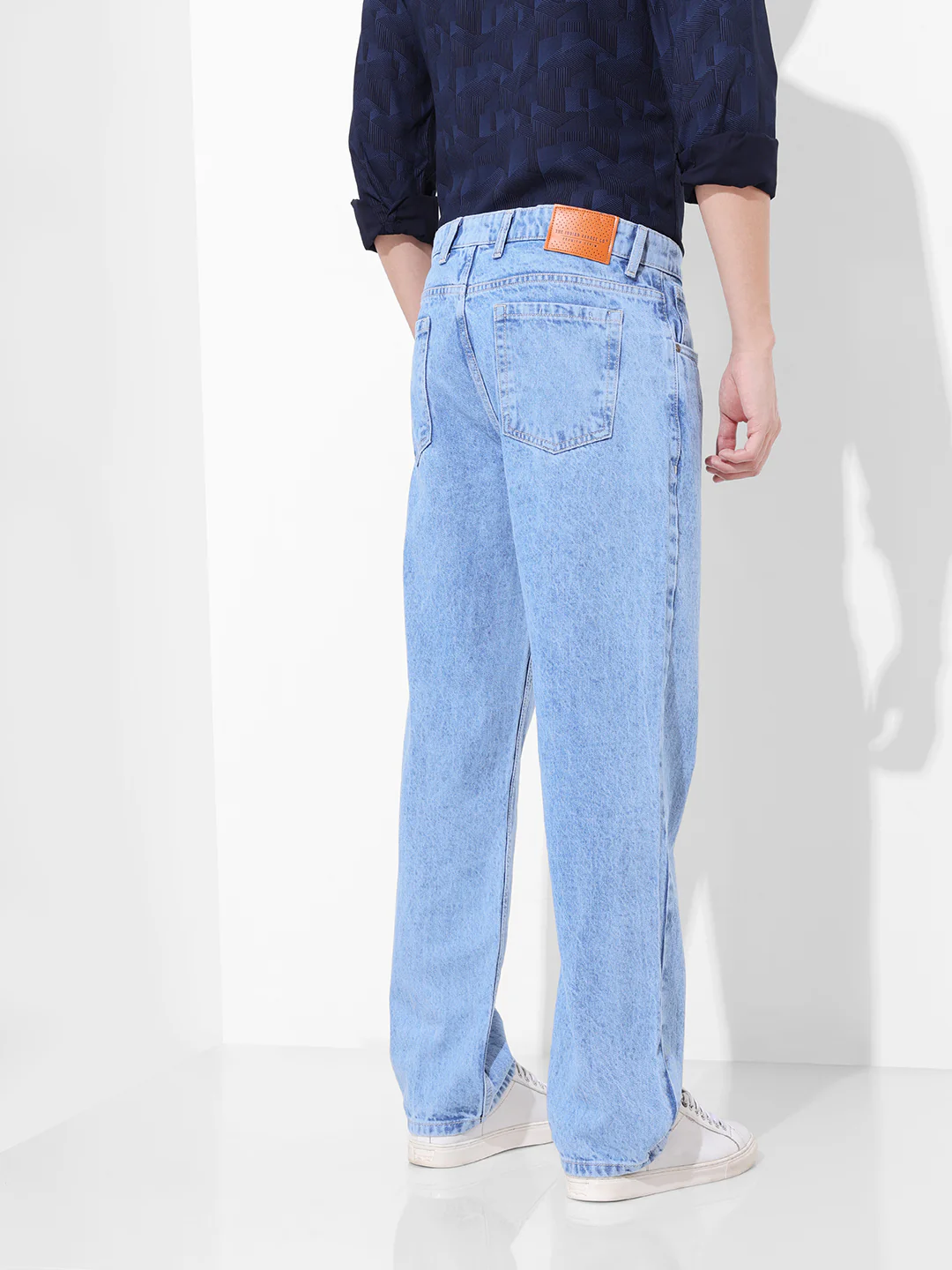 Men's Blue Relaxed Fit Solid Casual Jeans - Image 5