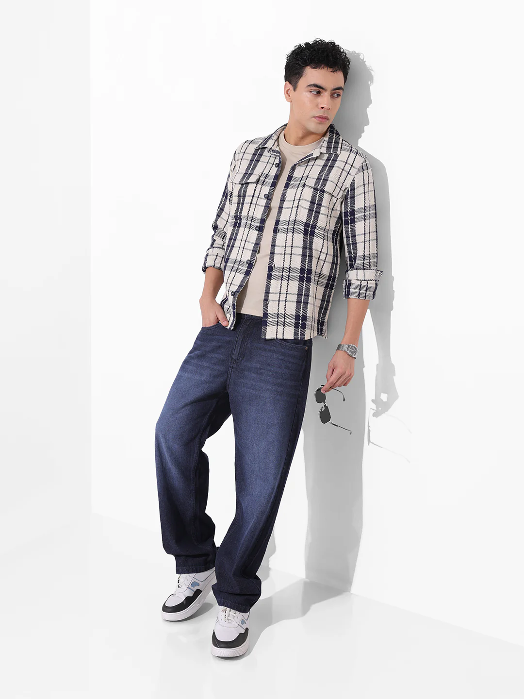 Men's Blue Relaxed Fit Solid Casual Jeans - Image 2