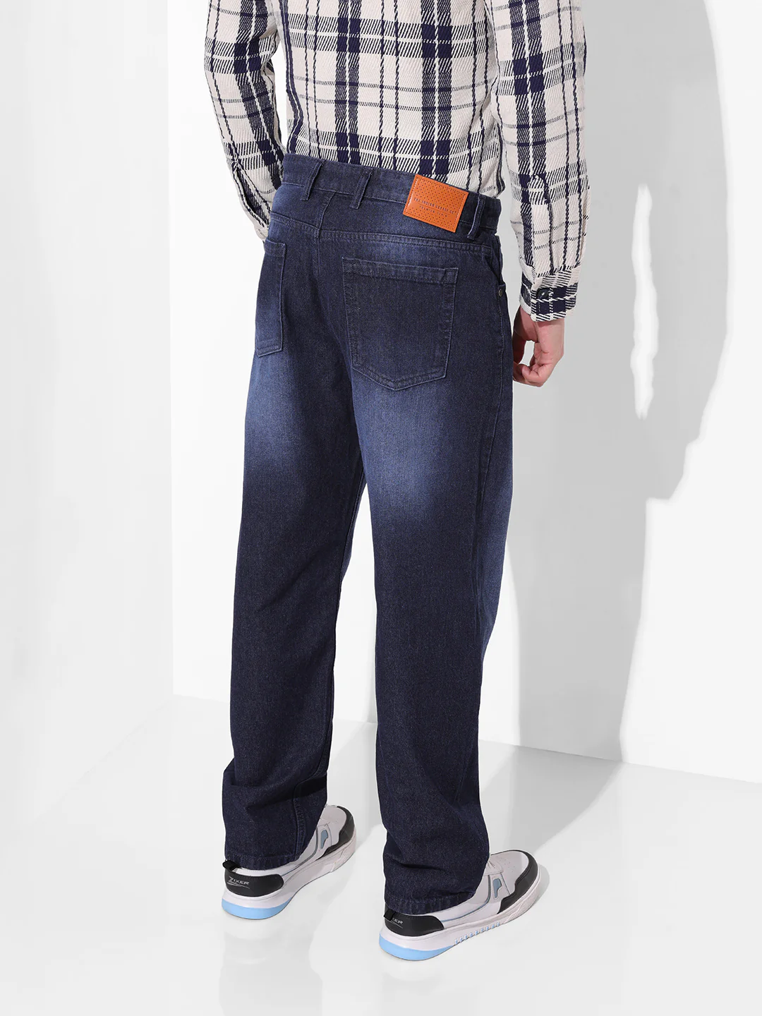 Men's Blue Relaxed Fit Solid Casual Jeans - Image 5