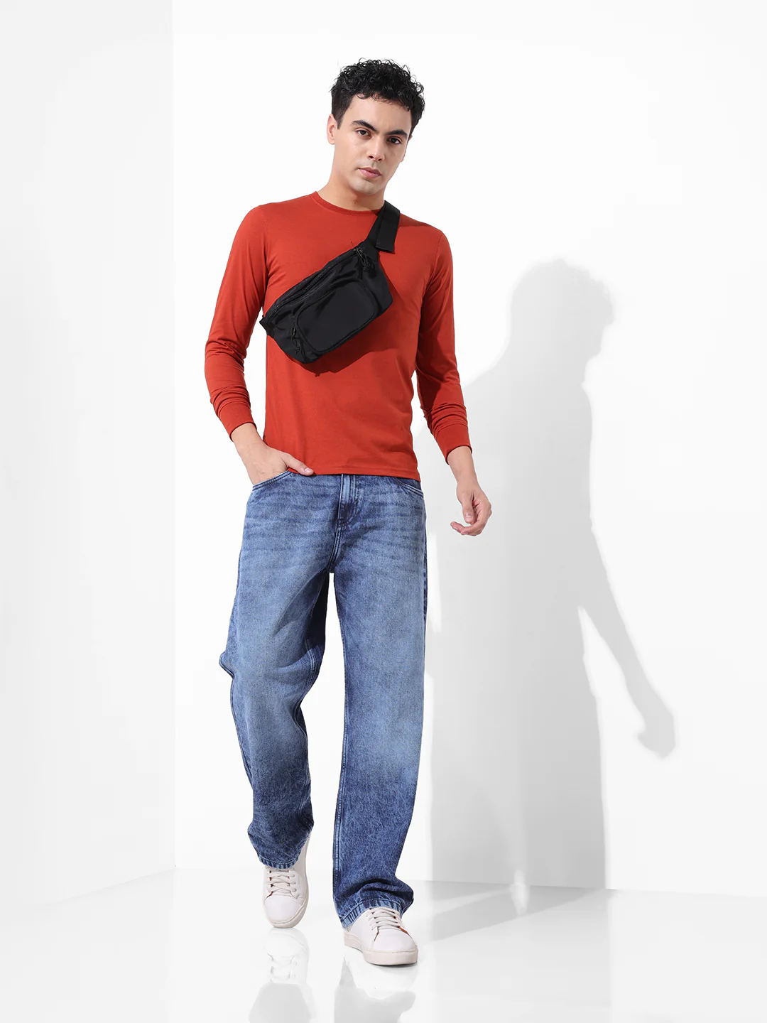 Men's Blue Relaxed Fit Solid Casual Jeans - Image 2