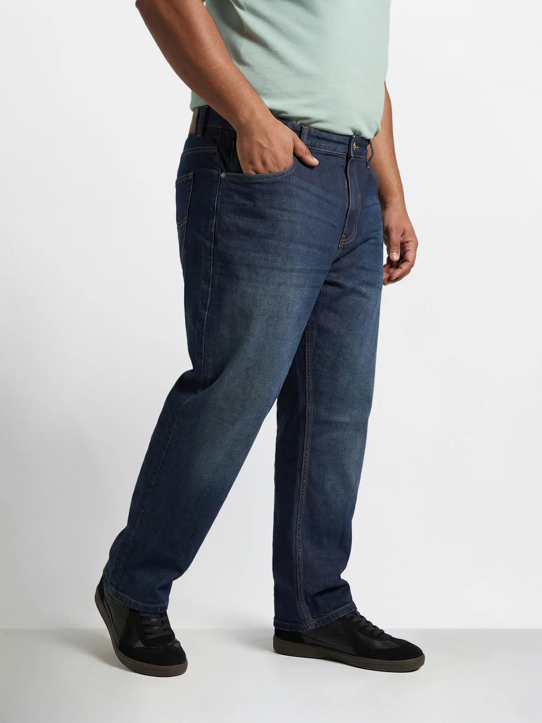 Men's Blue Relaxed Fit Solid Casual Jeans - Image 2
