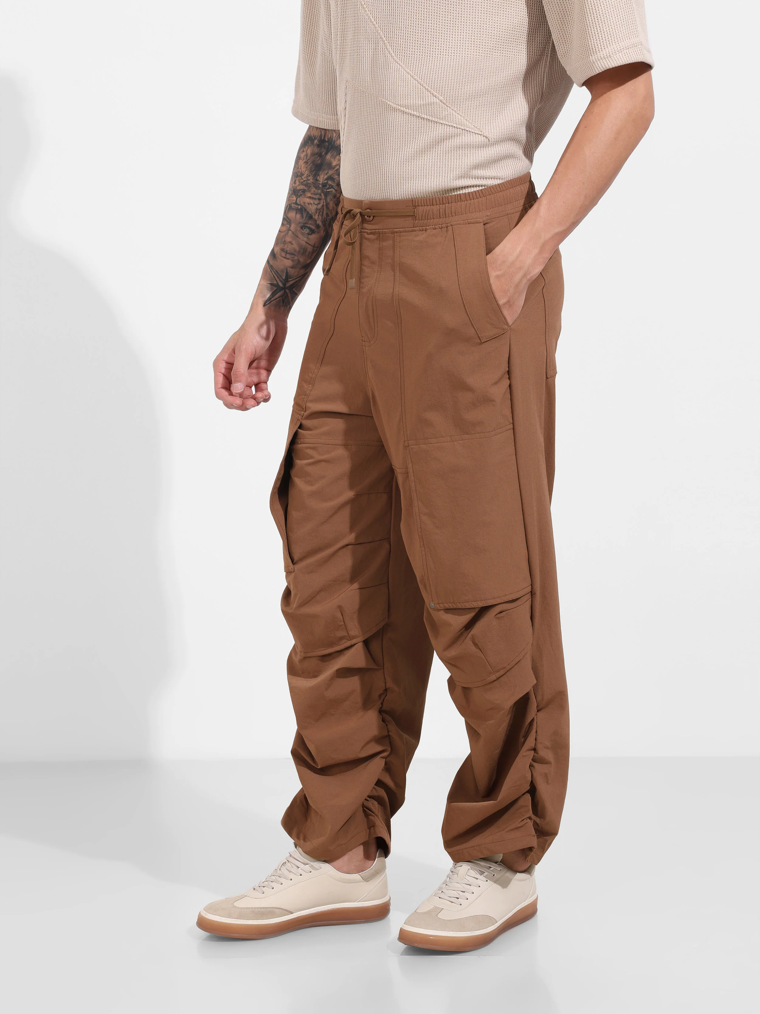 Men's Brown Baggy Fit Solid Utility Trousers - Image 3