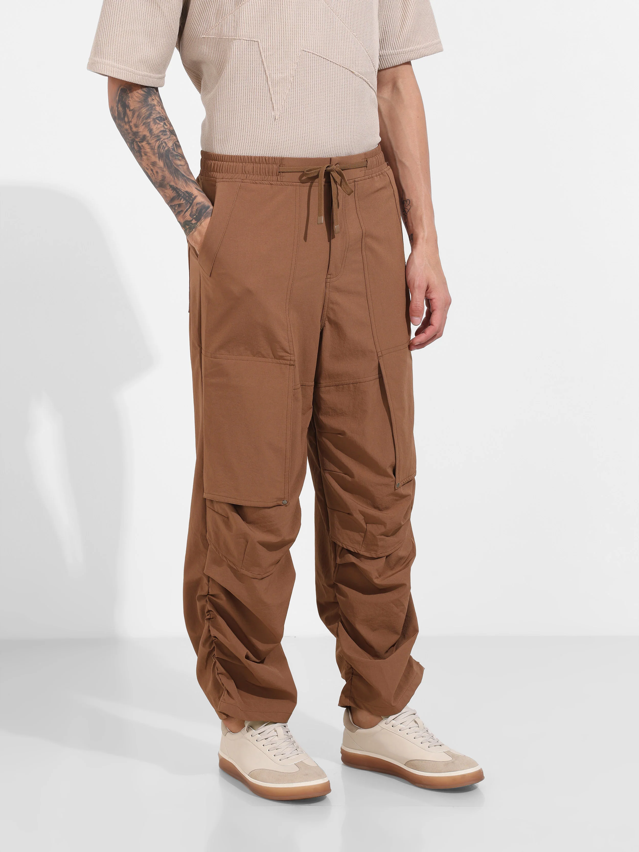 Men's Brown Baggy Fit Solid Utility Trousers - Image 4