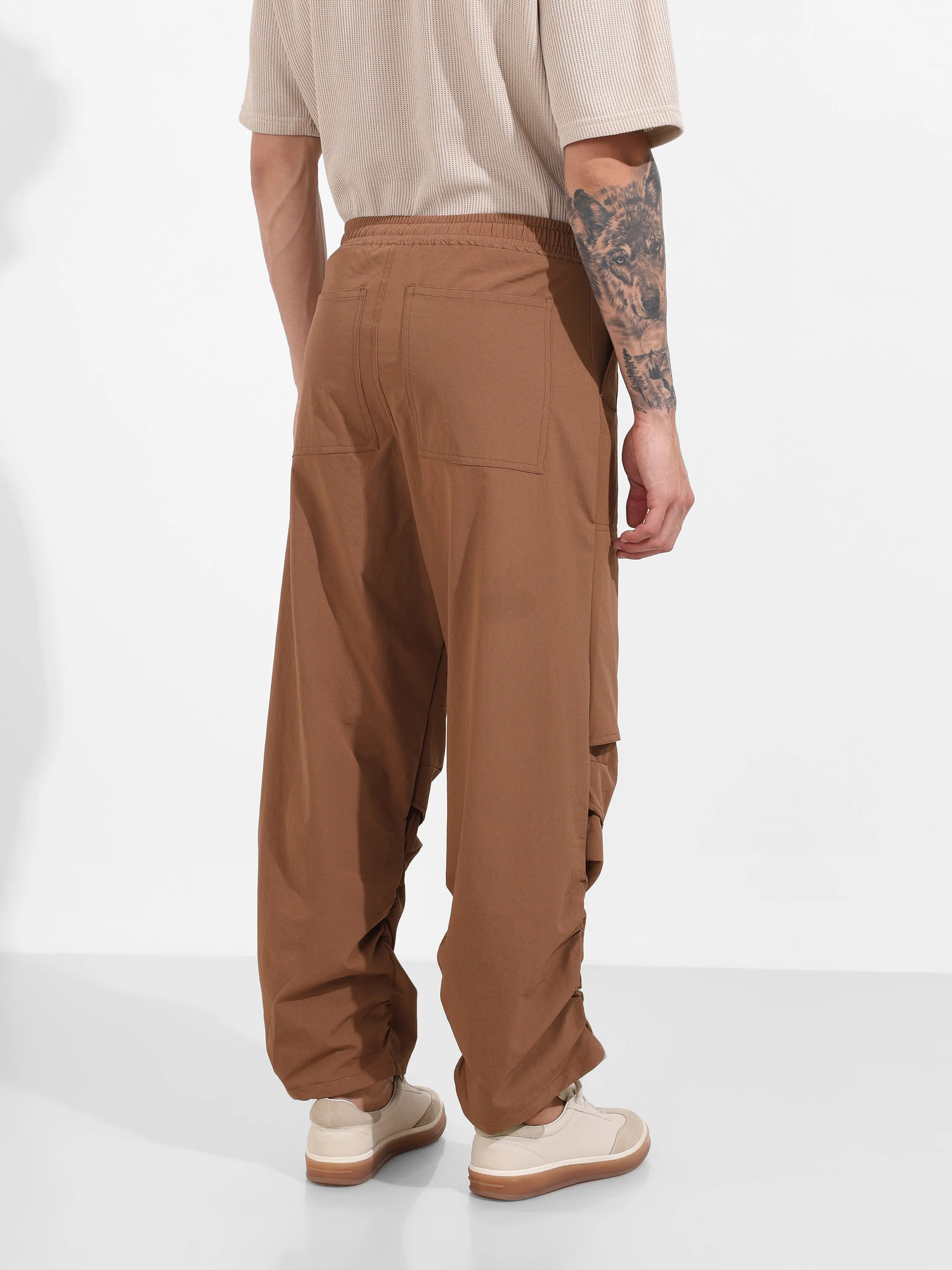 Men's Brown Baggy Fit Solid Utility Trousers - Image 6