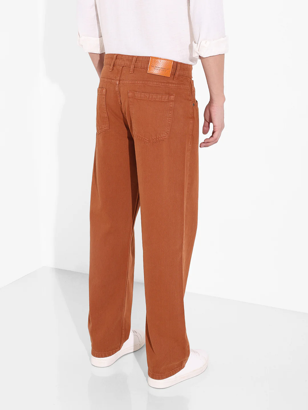 Men's Brown Relaxed Fit Solid Casual Jeans - Image 5