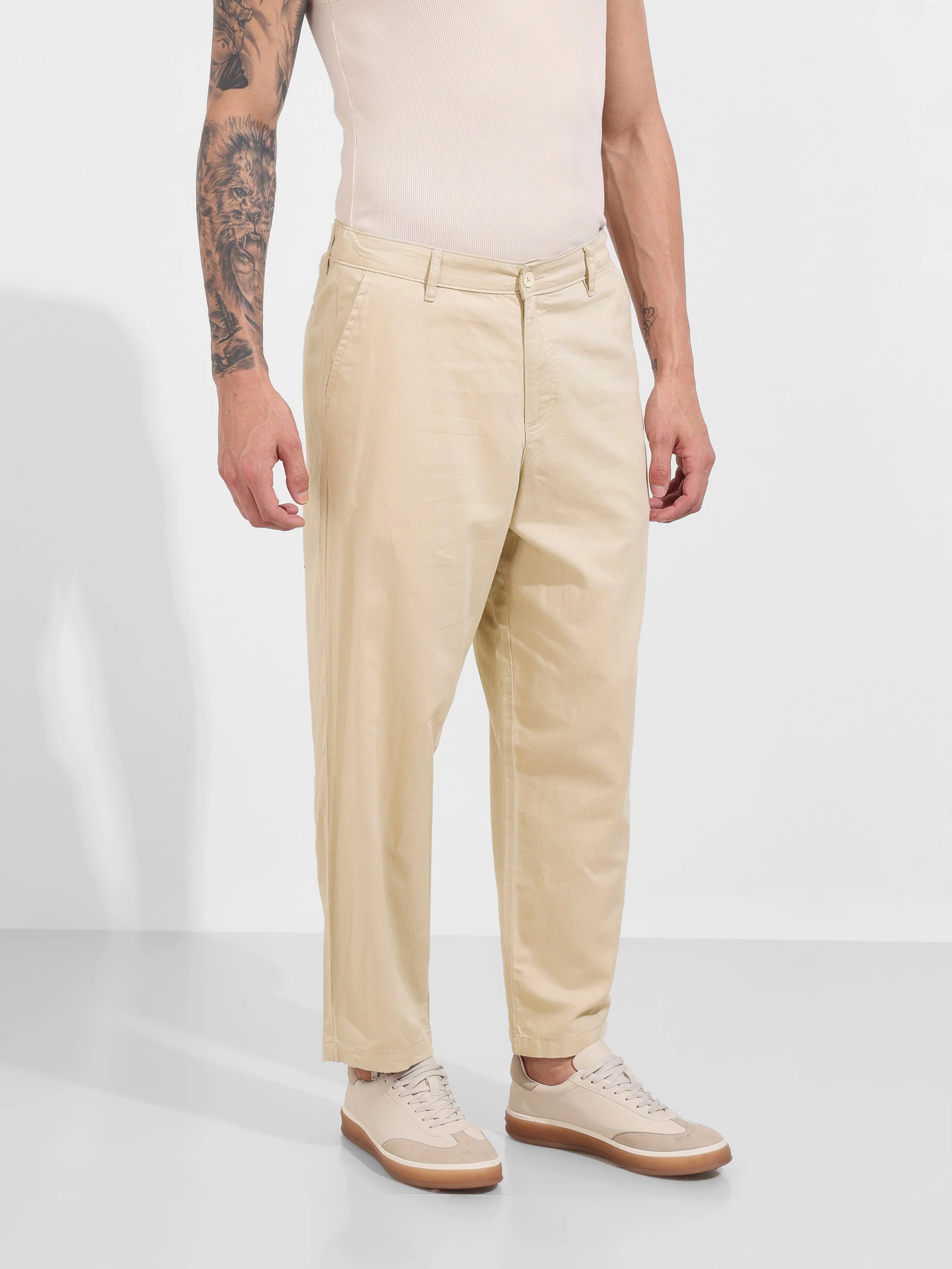 Men's Cream Relaxed Fit Solid Casual Trousers - Image 4