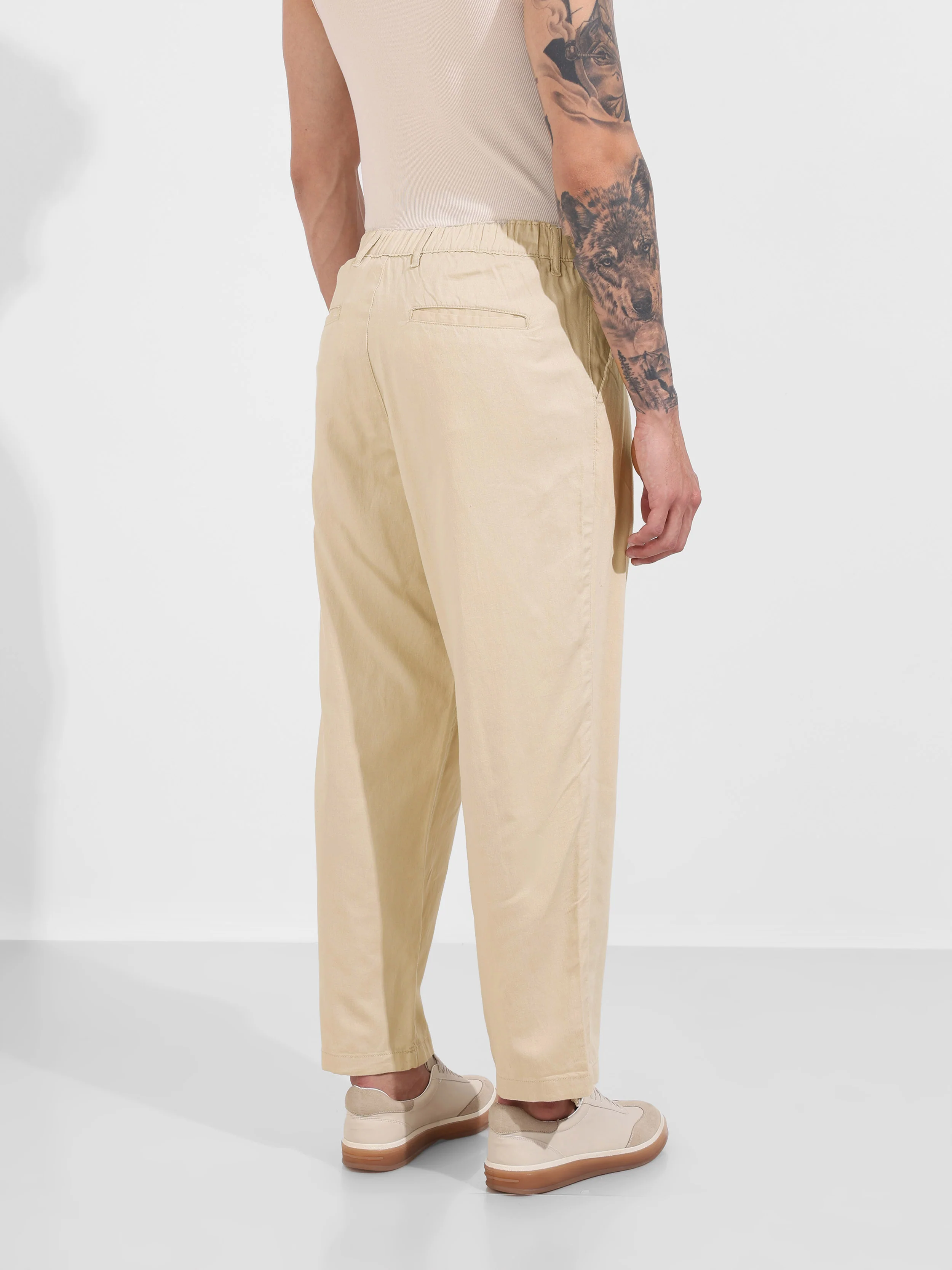 Men's Cream Relaxed Fit Solid Casual Trousers - Image 6