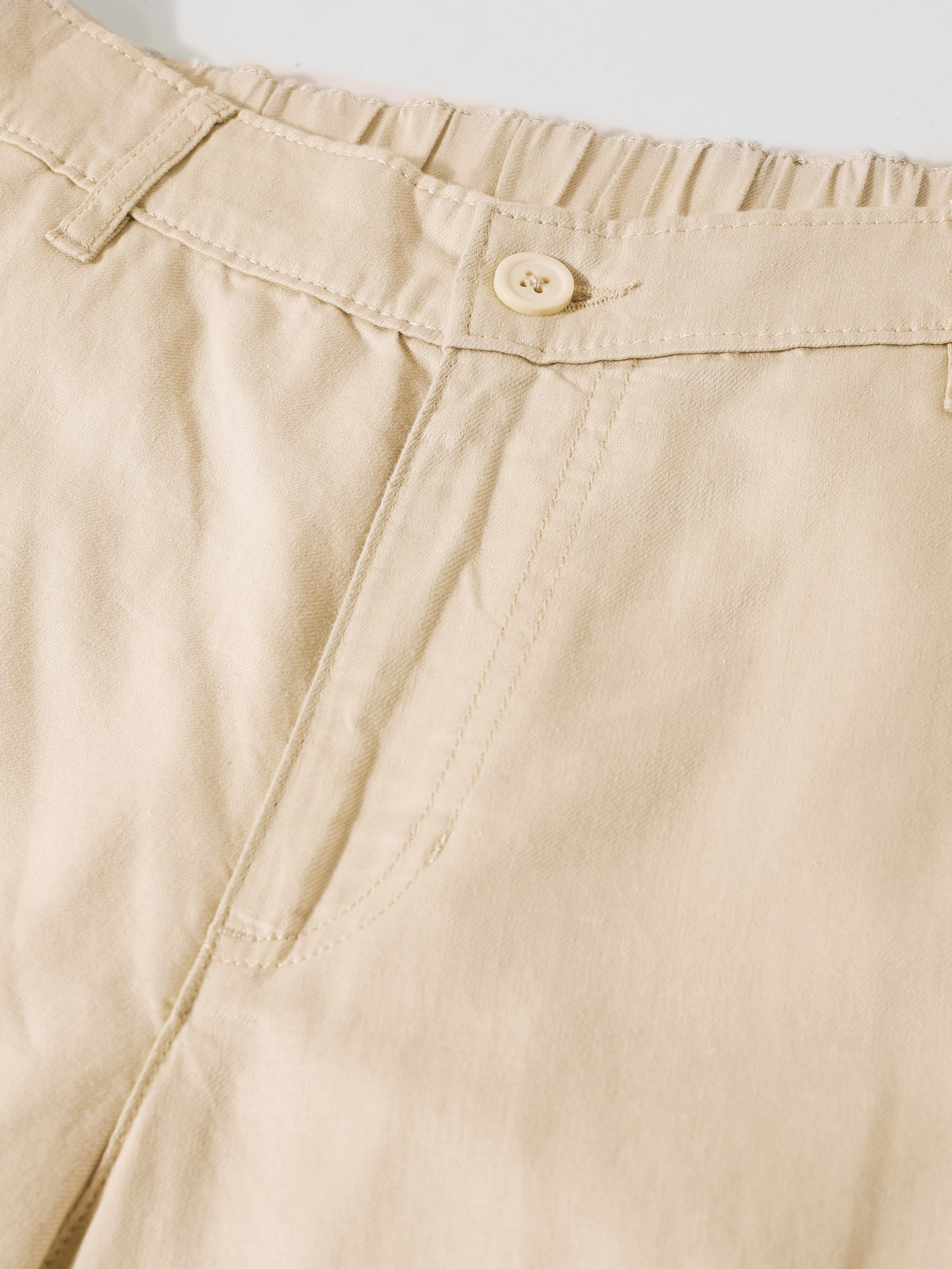 Men's Cream Relaxed Fit Solid Casual Trousers - Image 7