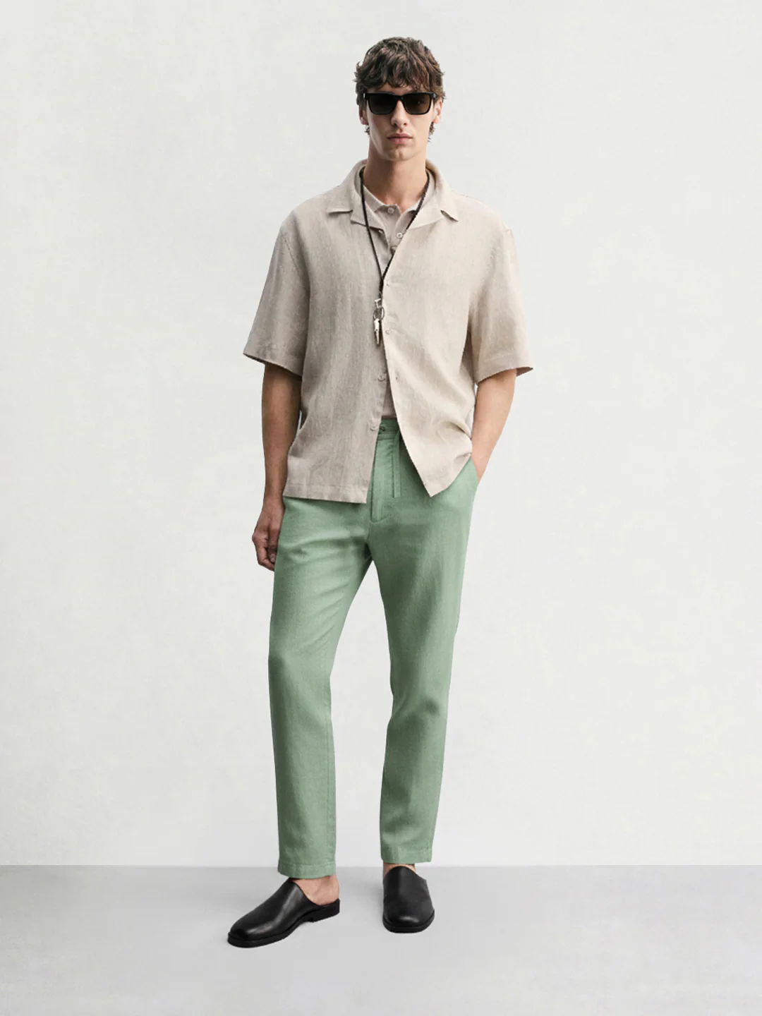 Men's Green Regular Fit Solid Casual Trousers - Image 2