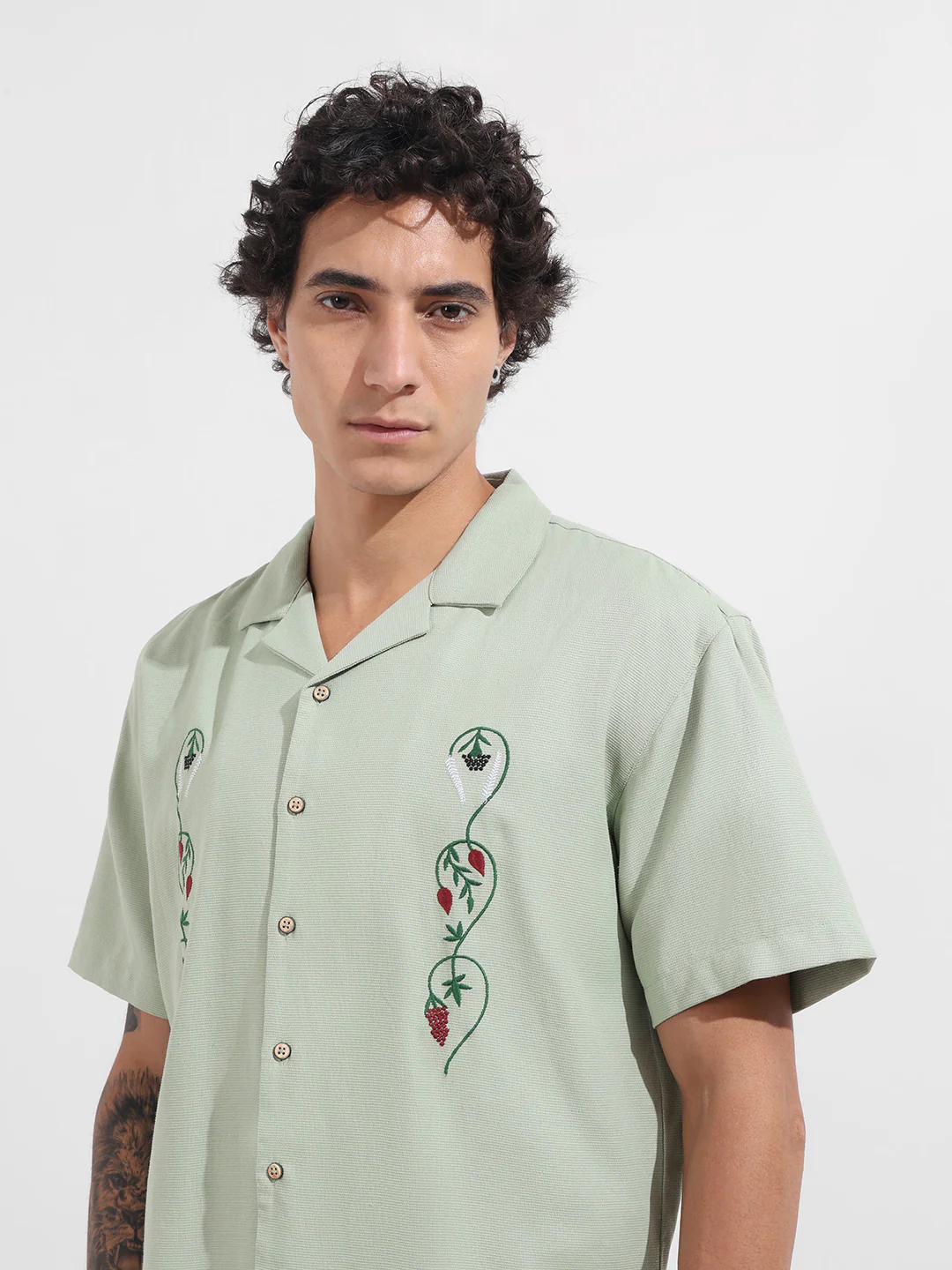 Men's Green Relaxed Fit Embroidered Tom&Jerry Character Shirt - Image 4