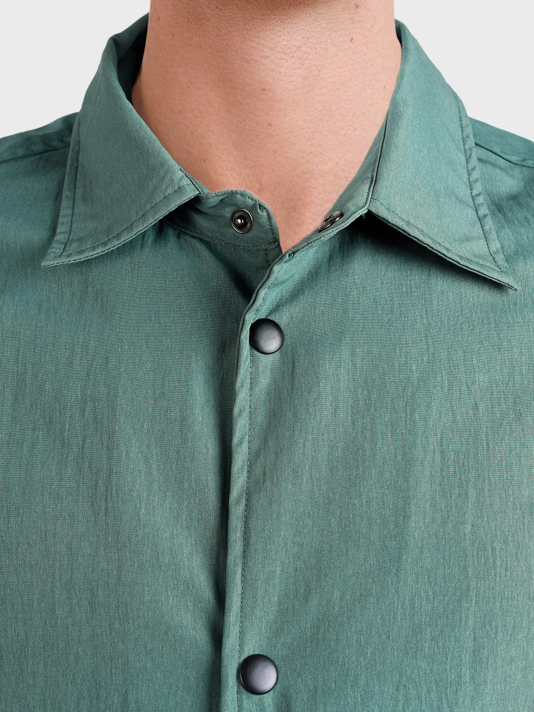 Men's Green Relaxed Fit Solid Casual Shirt - Image 7