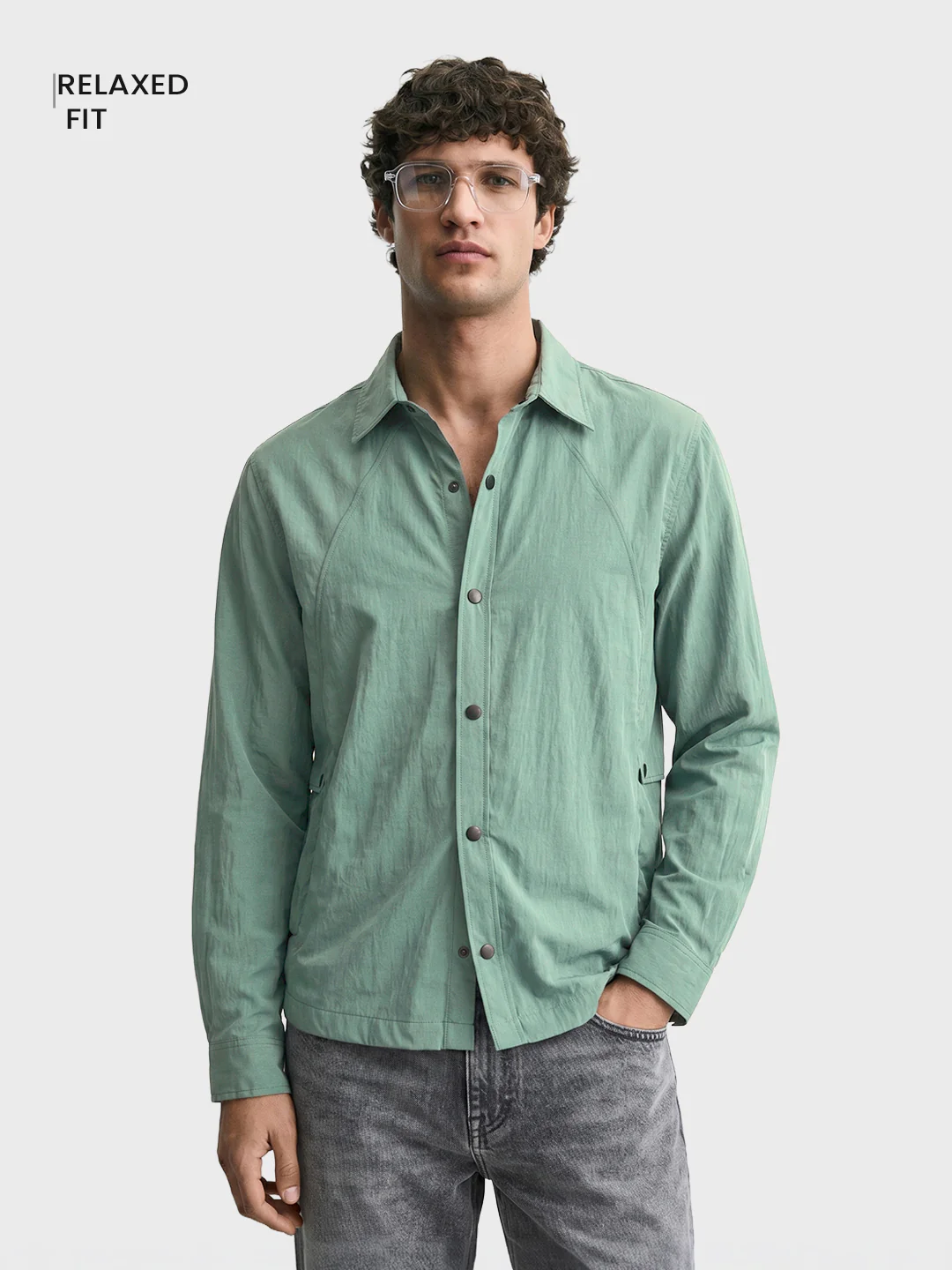 Men's Green Relaxed Fit Solid Casual Shirts - Image 2