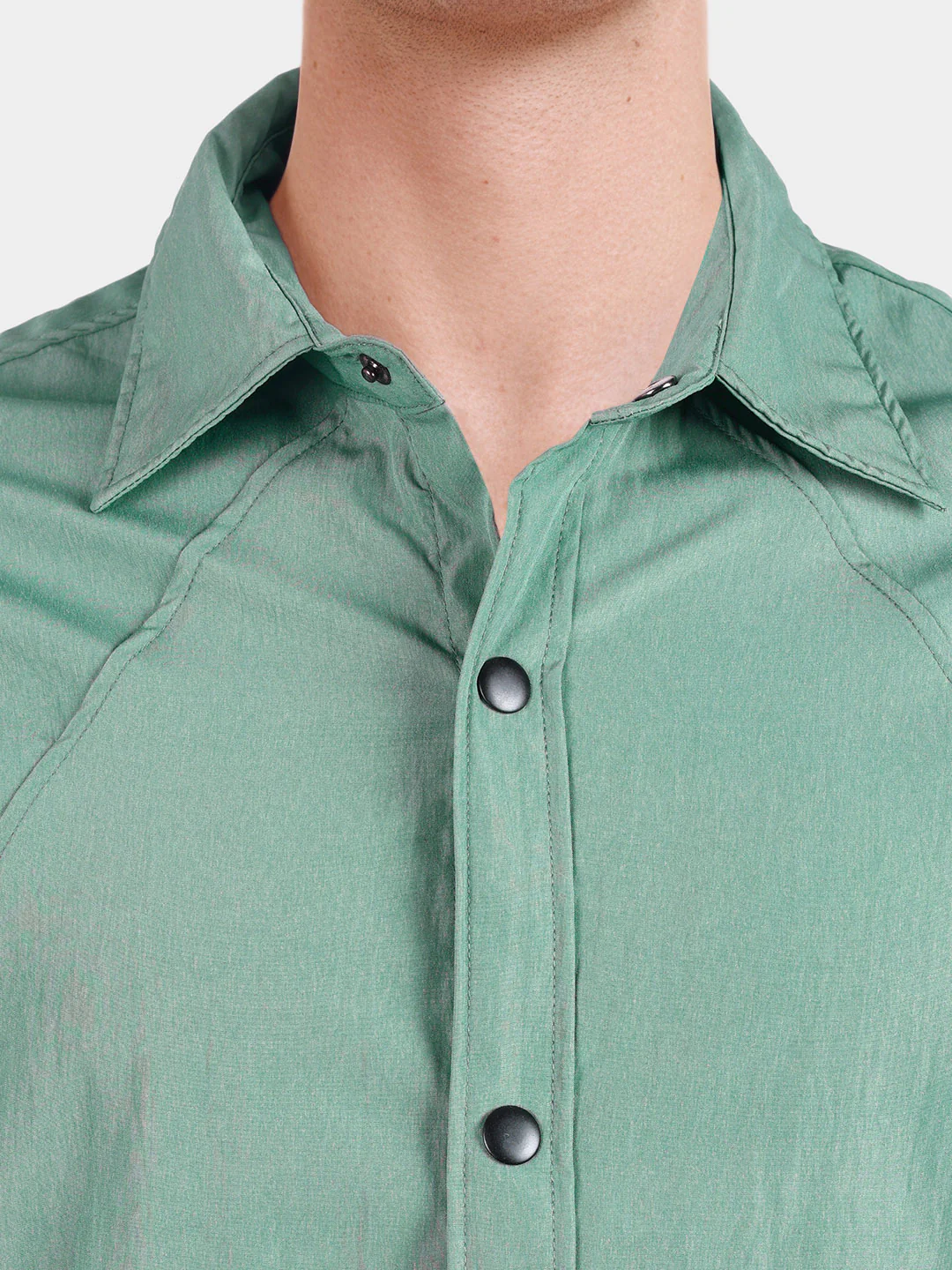 Men's Green Relaxed Fit Solid Casual Shirts - Image 3