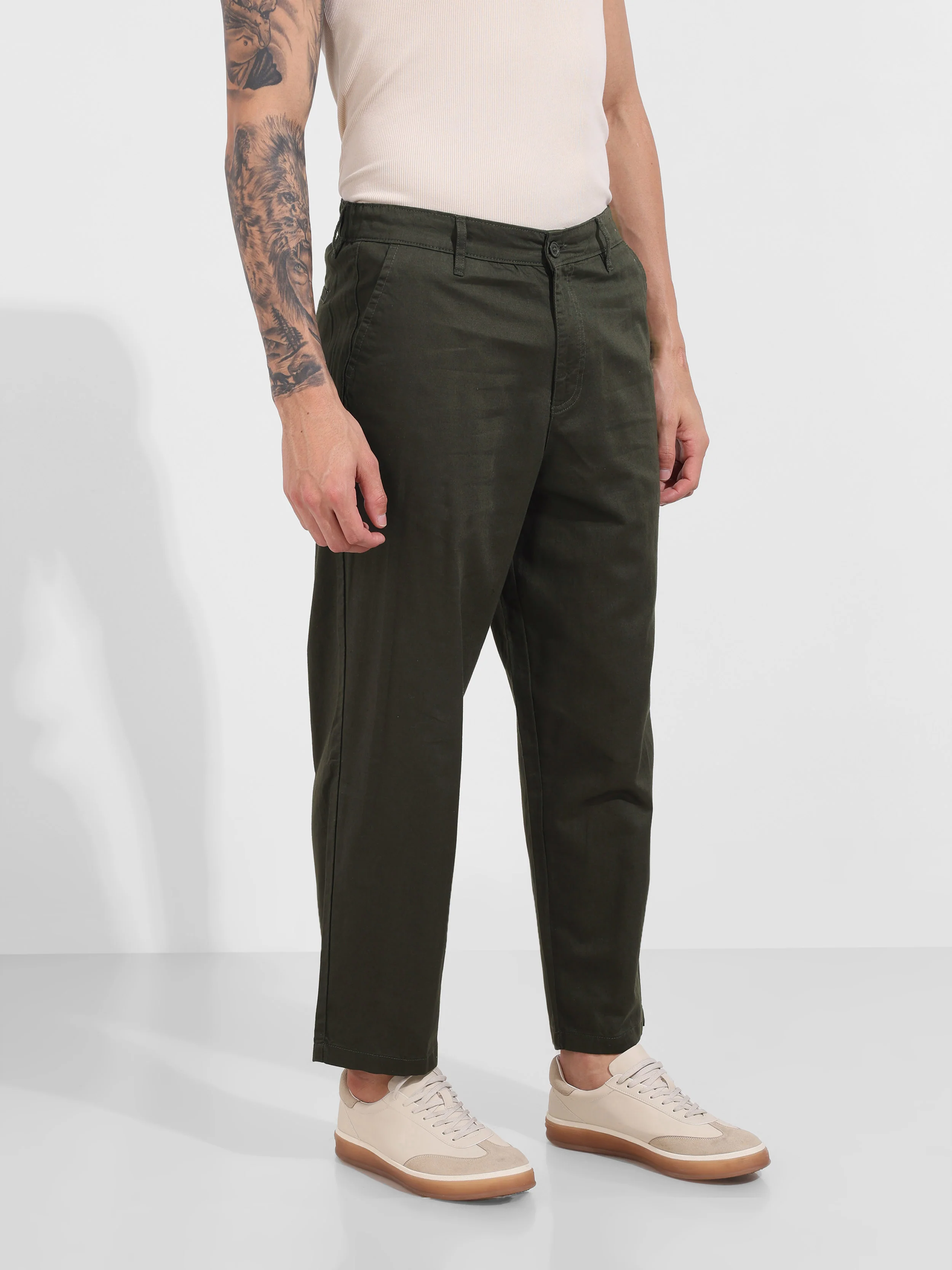 Men's Green Relaxed Fit Solid Casual Trousers - Image 4