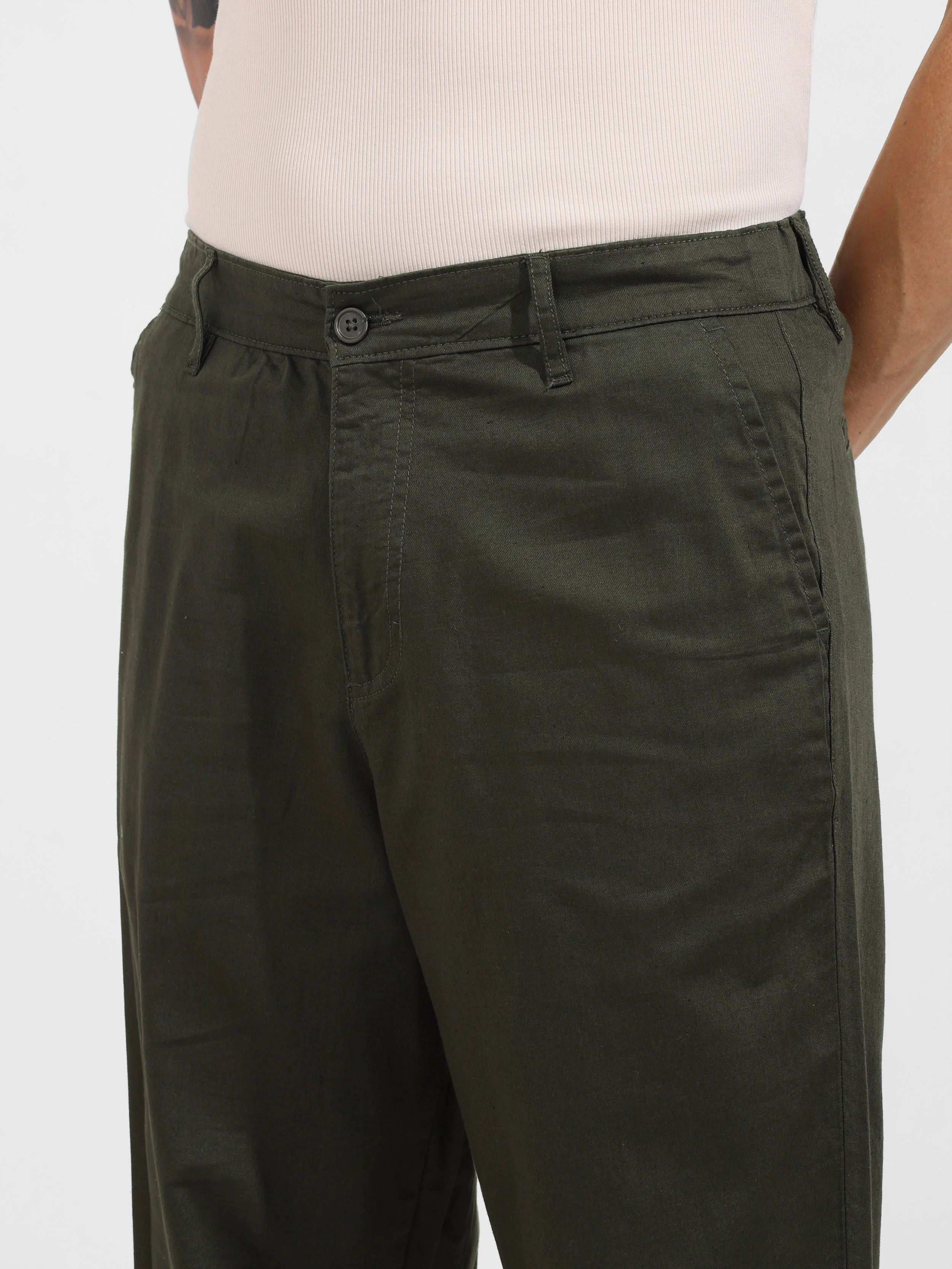 Men's Green Relaxed Fit Solid Casual Trousers - Image 5