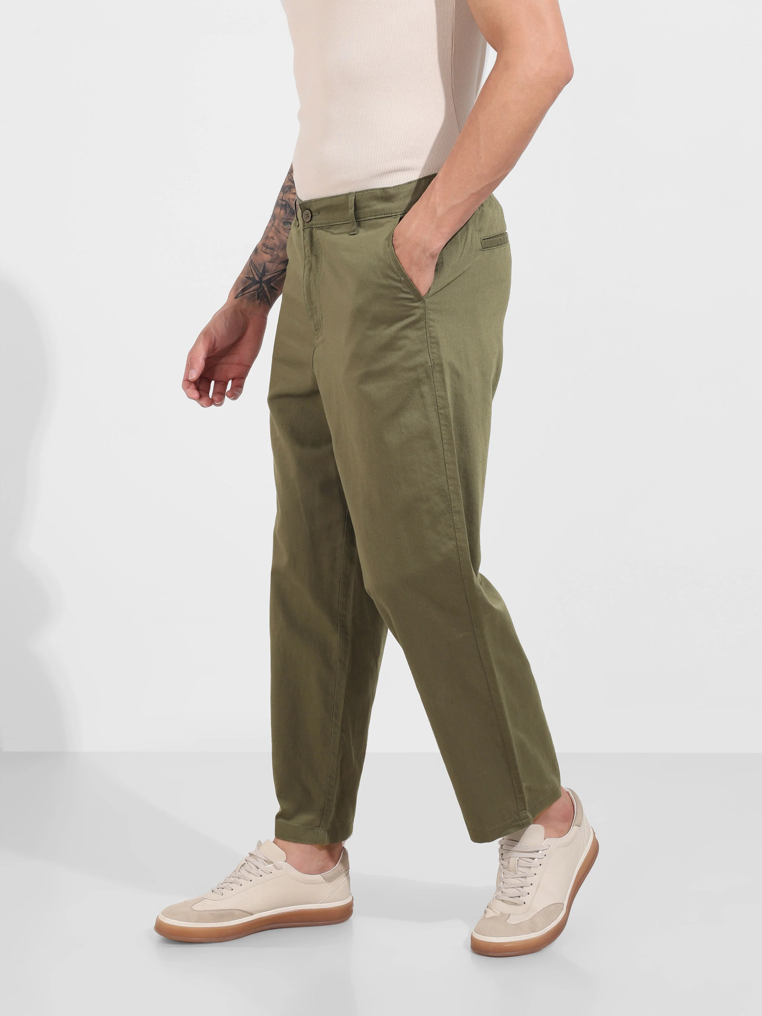 Men's Green Relaxed Fit Solid Casual Trousers - Image 3