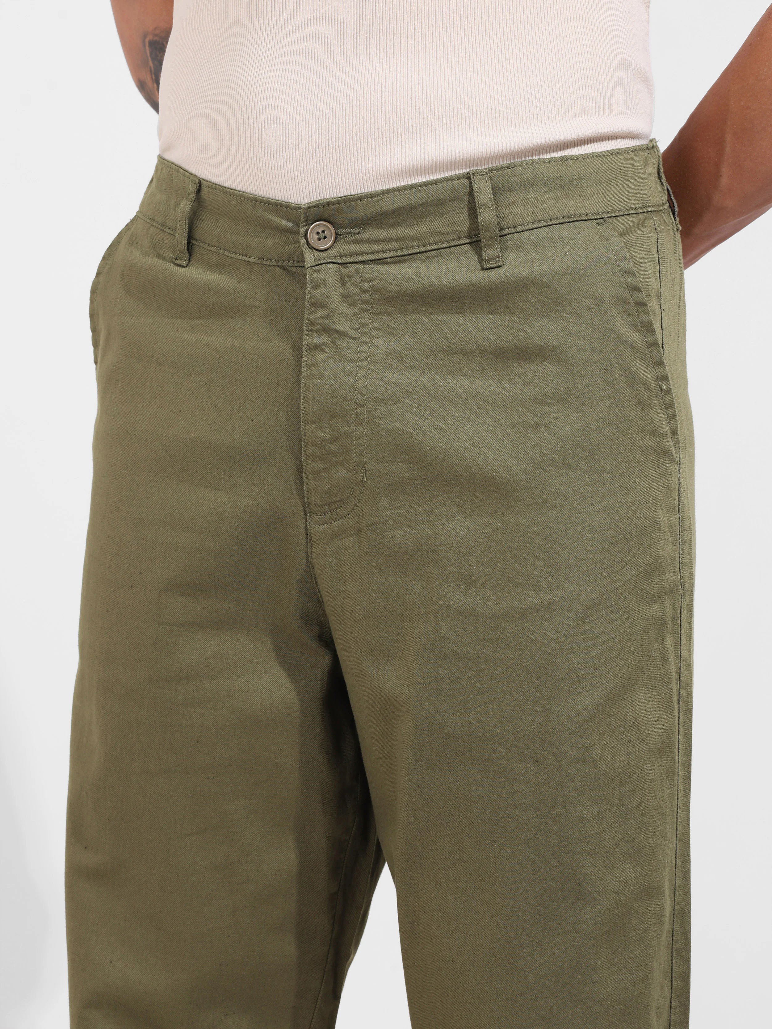 Men's Green Relaxed Fit Solid Casual Trousers - Image 5