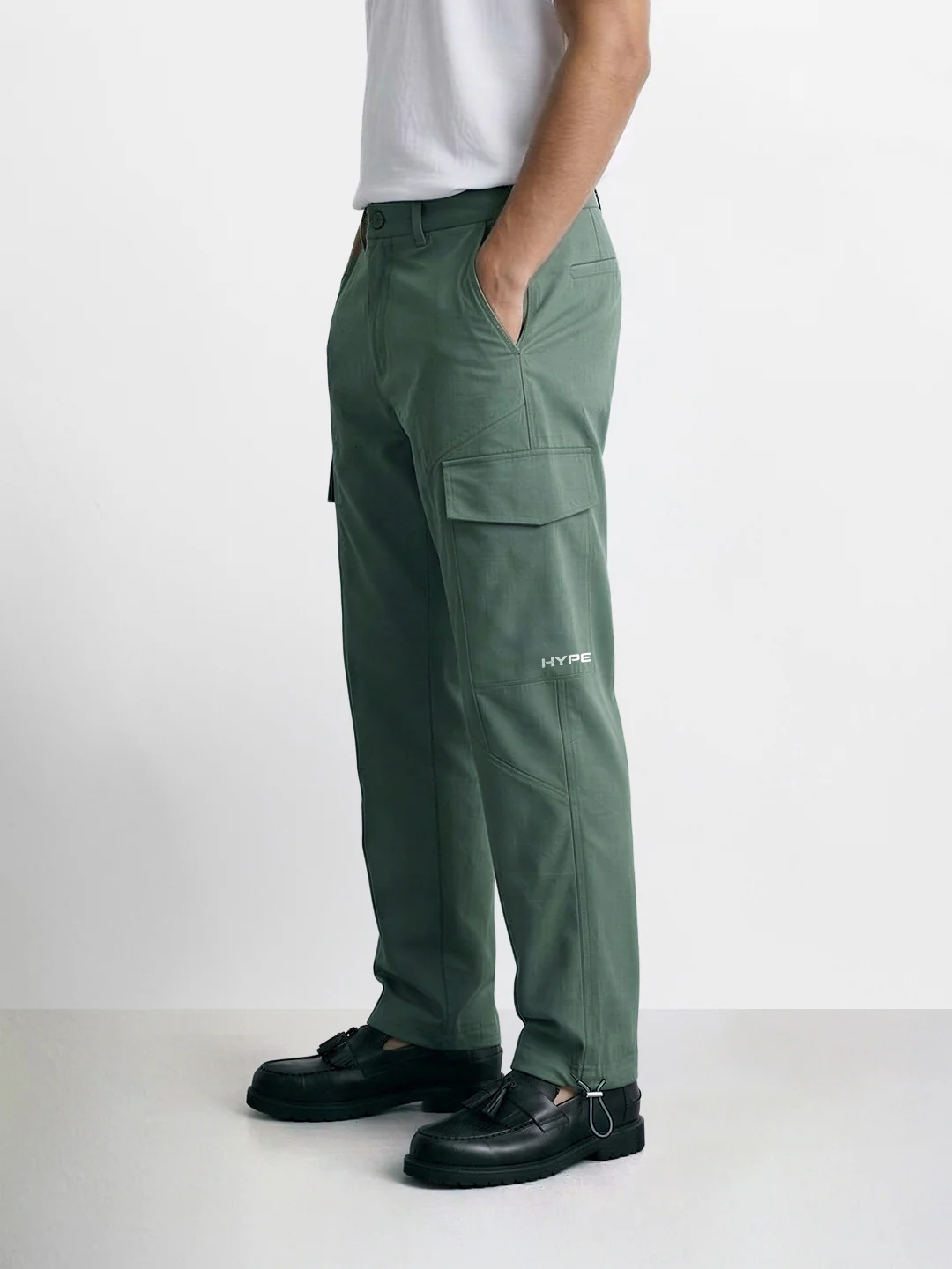 Men's Green Relaxed Fit Solid Utility Cargo - Image 2